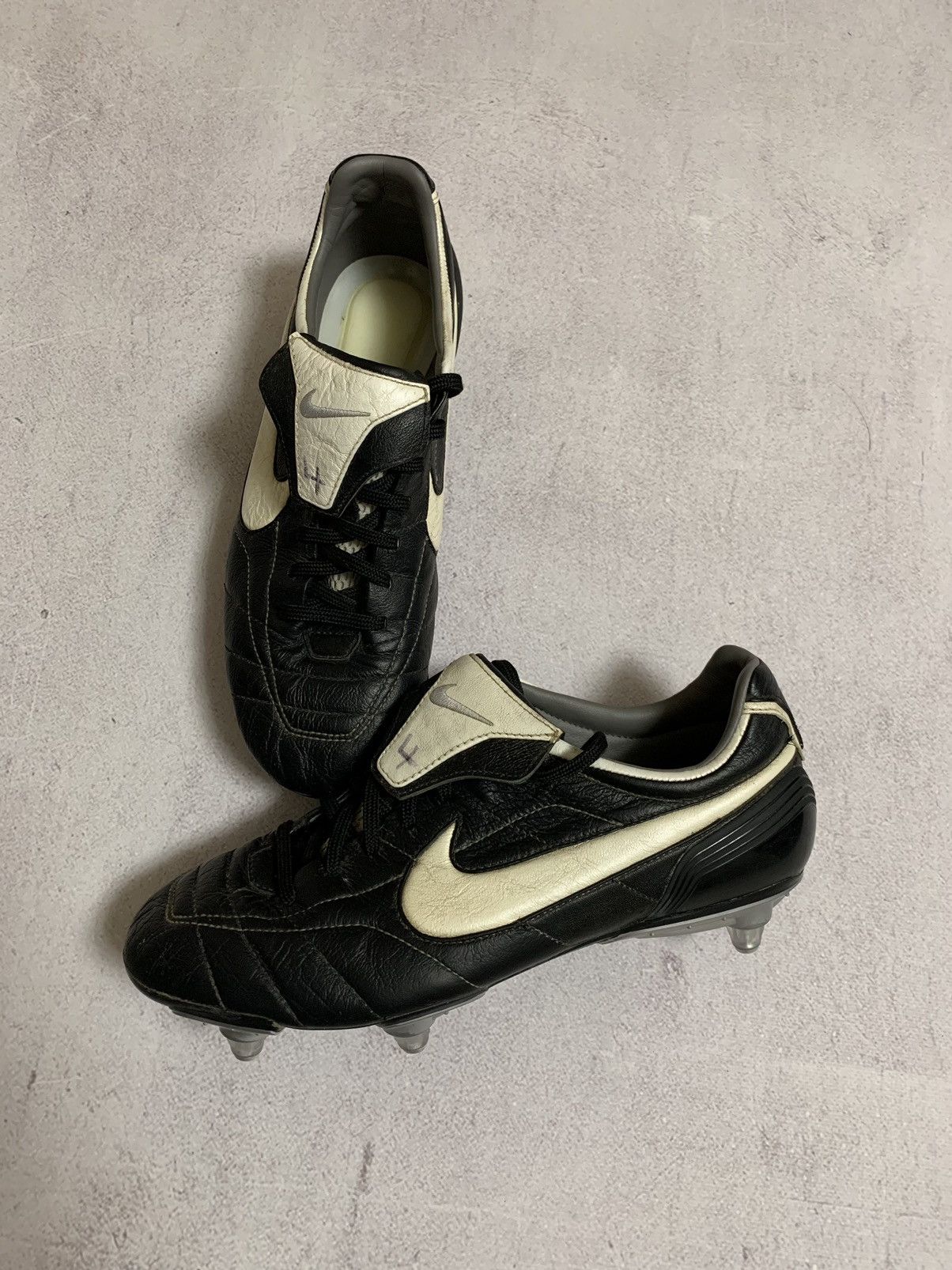 image of 2004 Nike Air Zoom Tiempo Legend Football Boots Vintage in Black, Men's (Size 9)