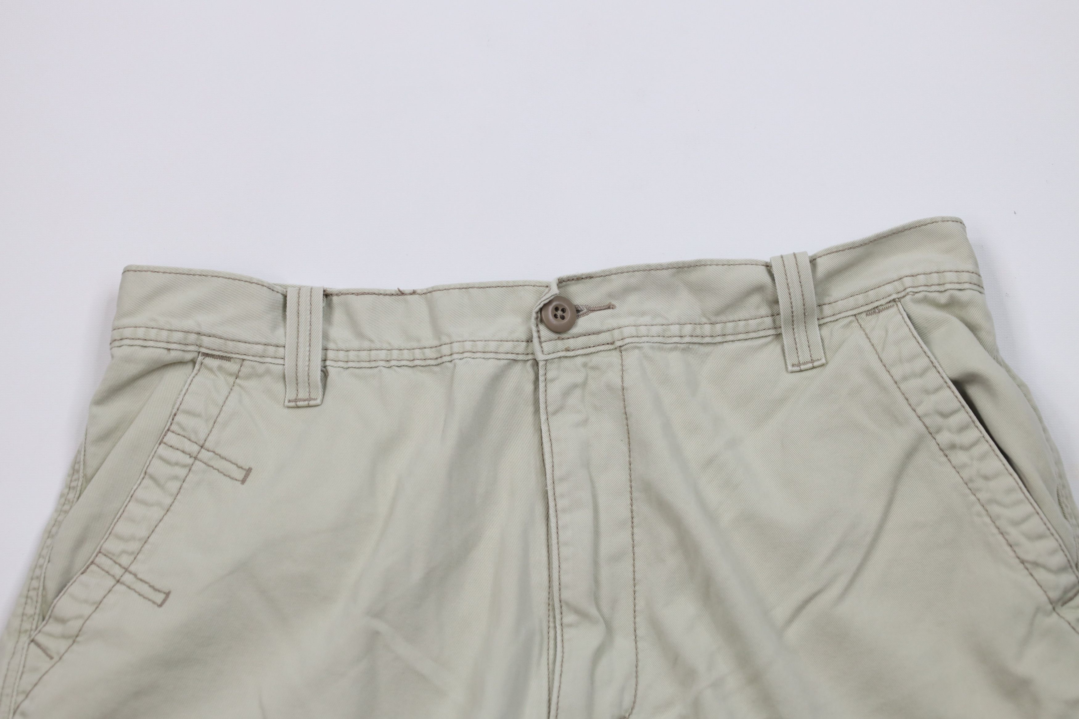 Levi's Vintage Y2K 2006 Levis Baggy Fit Cargo Shorts Beige Cotton Size US 36 / EU 52 - 2 Thumbnail