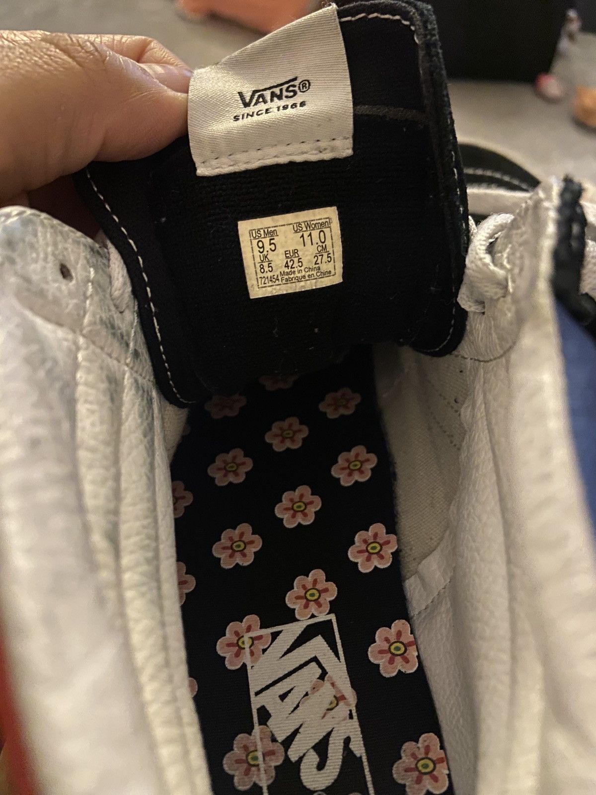 Vans Vans Korean typography sk8- hi tops Size US 9.5 / EU 42-43 - 7 Thumbnail