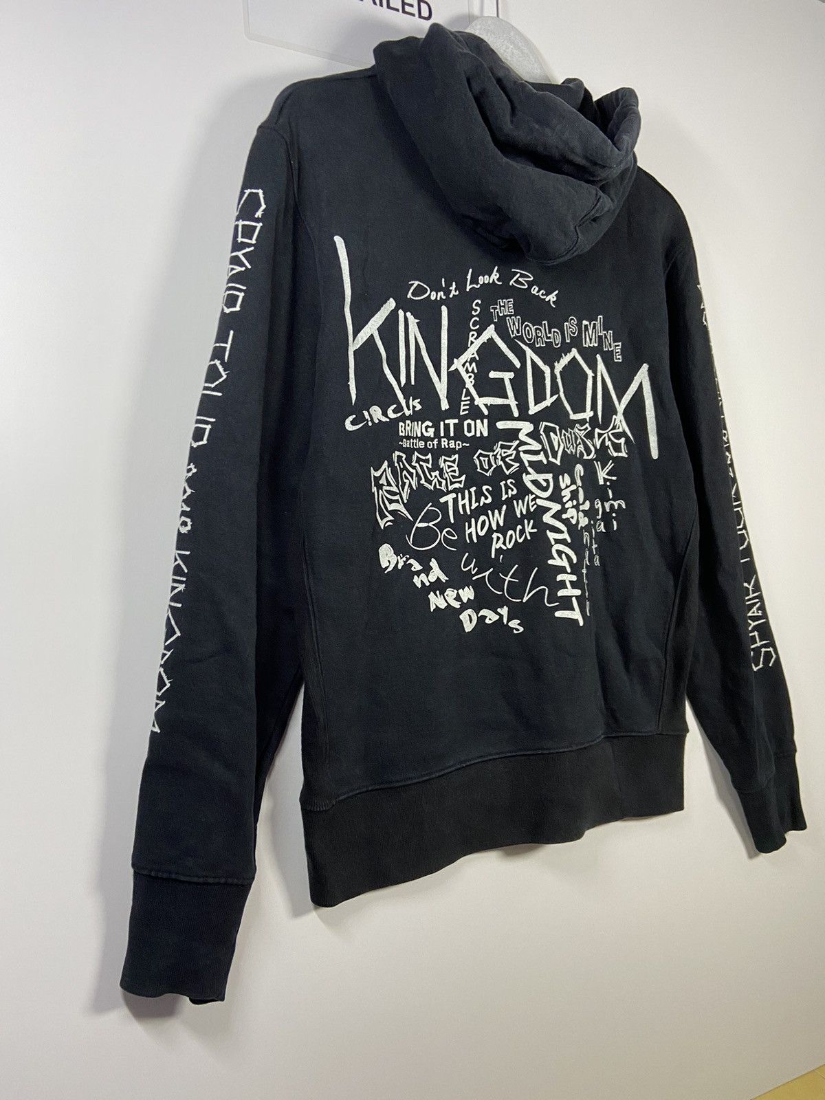 Band Tees SPYAIR TOUR 2018 JAPAN KINGDOM AT NIPPON BUDOKAN HOODIE Size US M / EU 48-50 / 2 - 10 Thumbnail