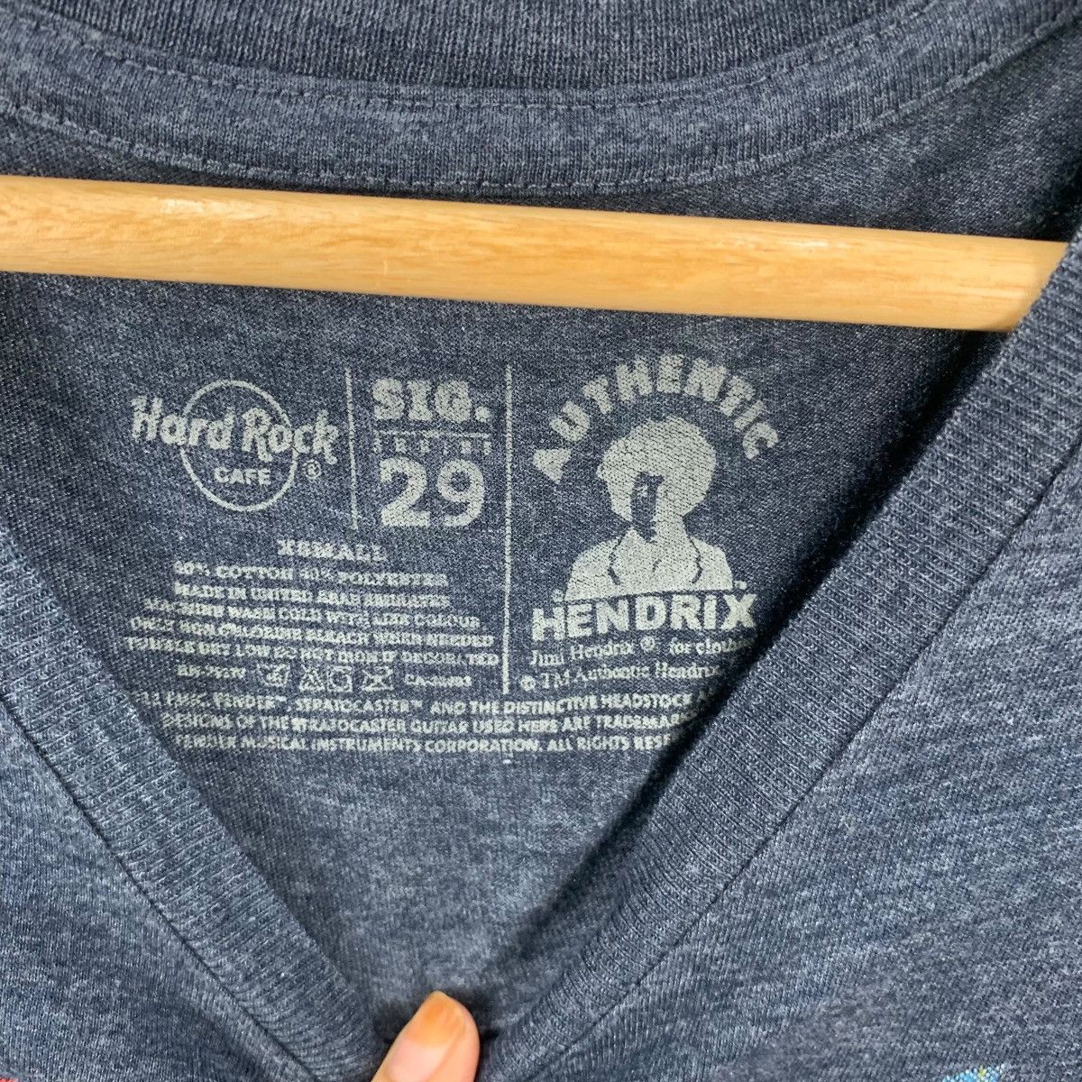 Hard Rock Cafe HARD ROCK CAFE OSAKA Sig Series 29 Jimi Hendrix Tee Shirt Size XS / US 0-2 / IT 36-38 - 10 Thumbnail