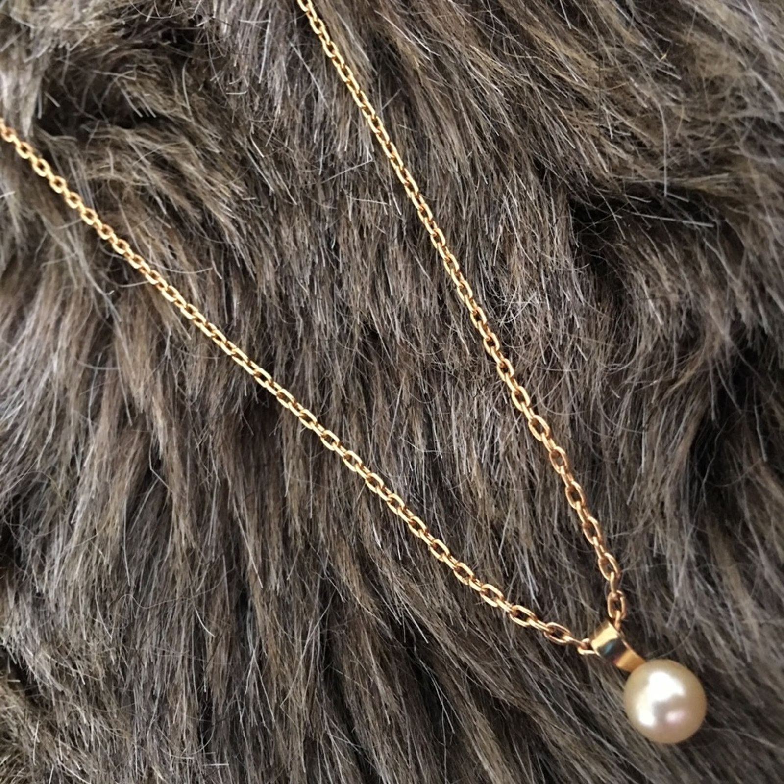 Vintage Vintage Avon pearl pendant on gold tone chain Size ONE SIZE - 6 Thumbnail