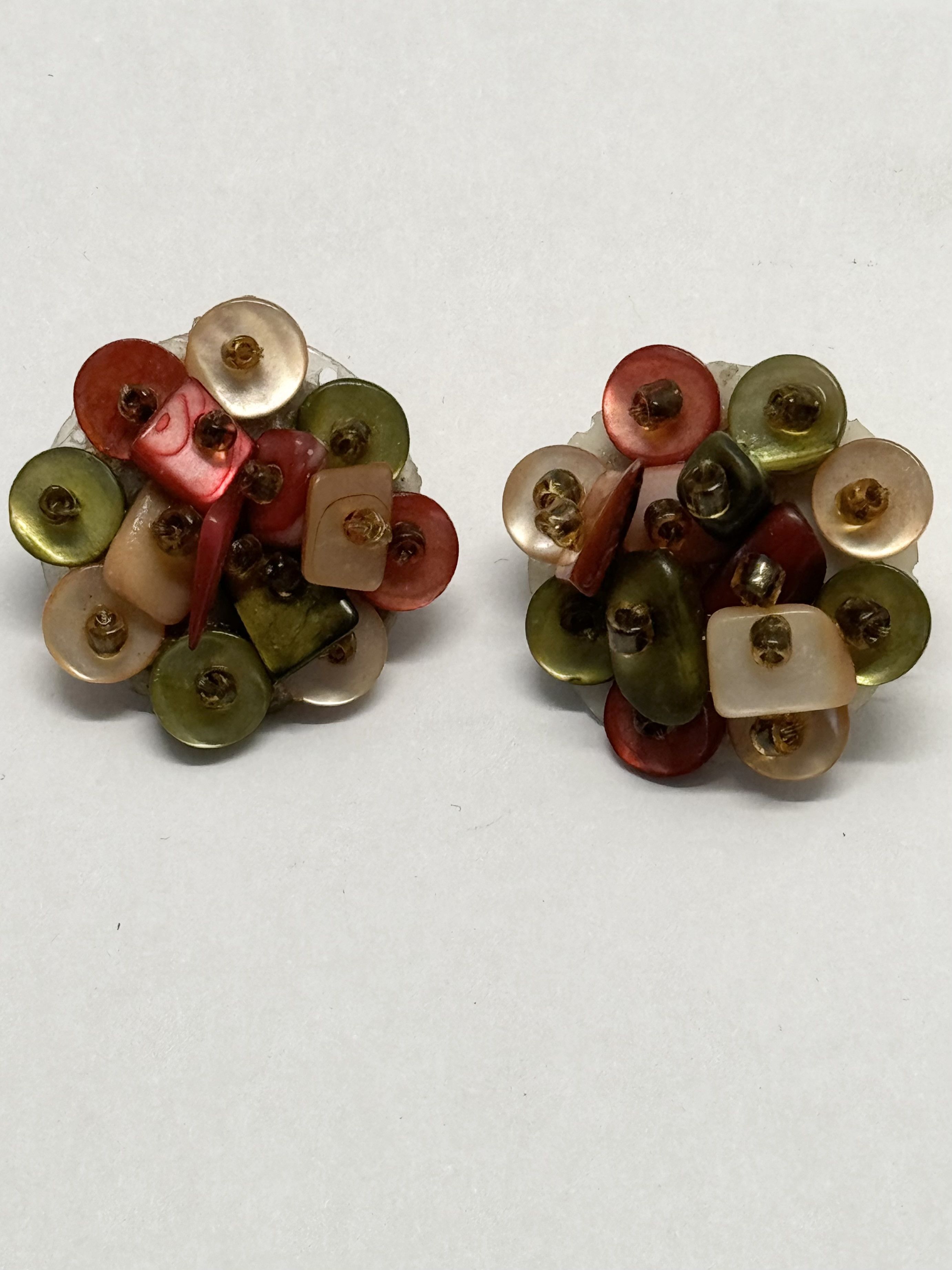 Vintage Vintage green beaded shell earrings Size ONE SIZE - 4 Thumbnail