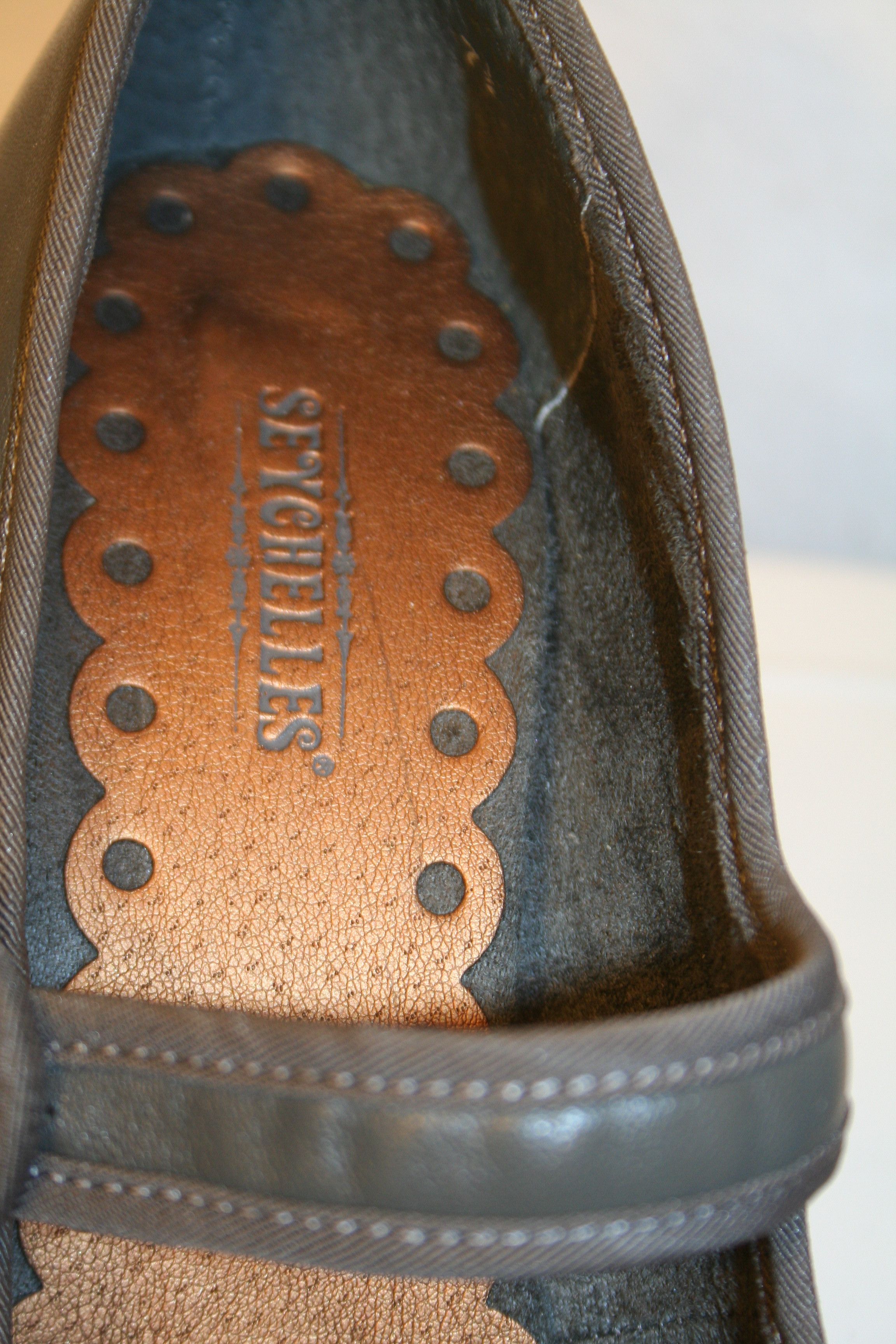 Seychelles Seychelles Grey Leather Don't Waste My Time Round Toe Pumps Size US 7.5 / IT 37.5 - 2 Thumbnail