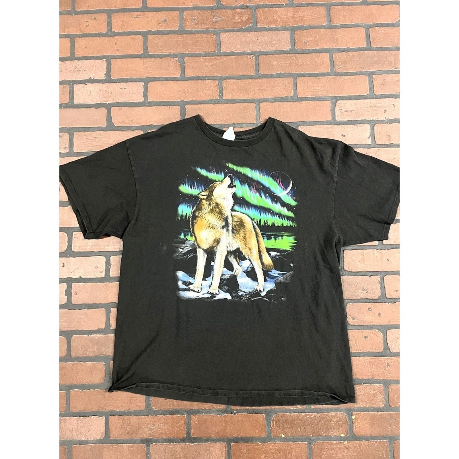 Delta Delta T-Shirt Men’s 2X Black Wolf Moon Northern Lights Graphic Print Crew Neck Short Sleeve Vintage N/A Size US XXL / EU 58 / 5 - 2 Thumbnail