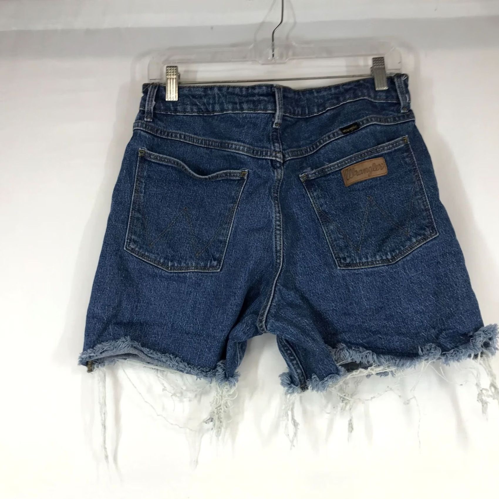 Wrangler WRANGLER WOMEN'S 31 BLUE DENIM HIGH-RISE CUTOFF SHORTS Size 24" / US 00 / IT 34 - 3 Thumbnail