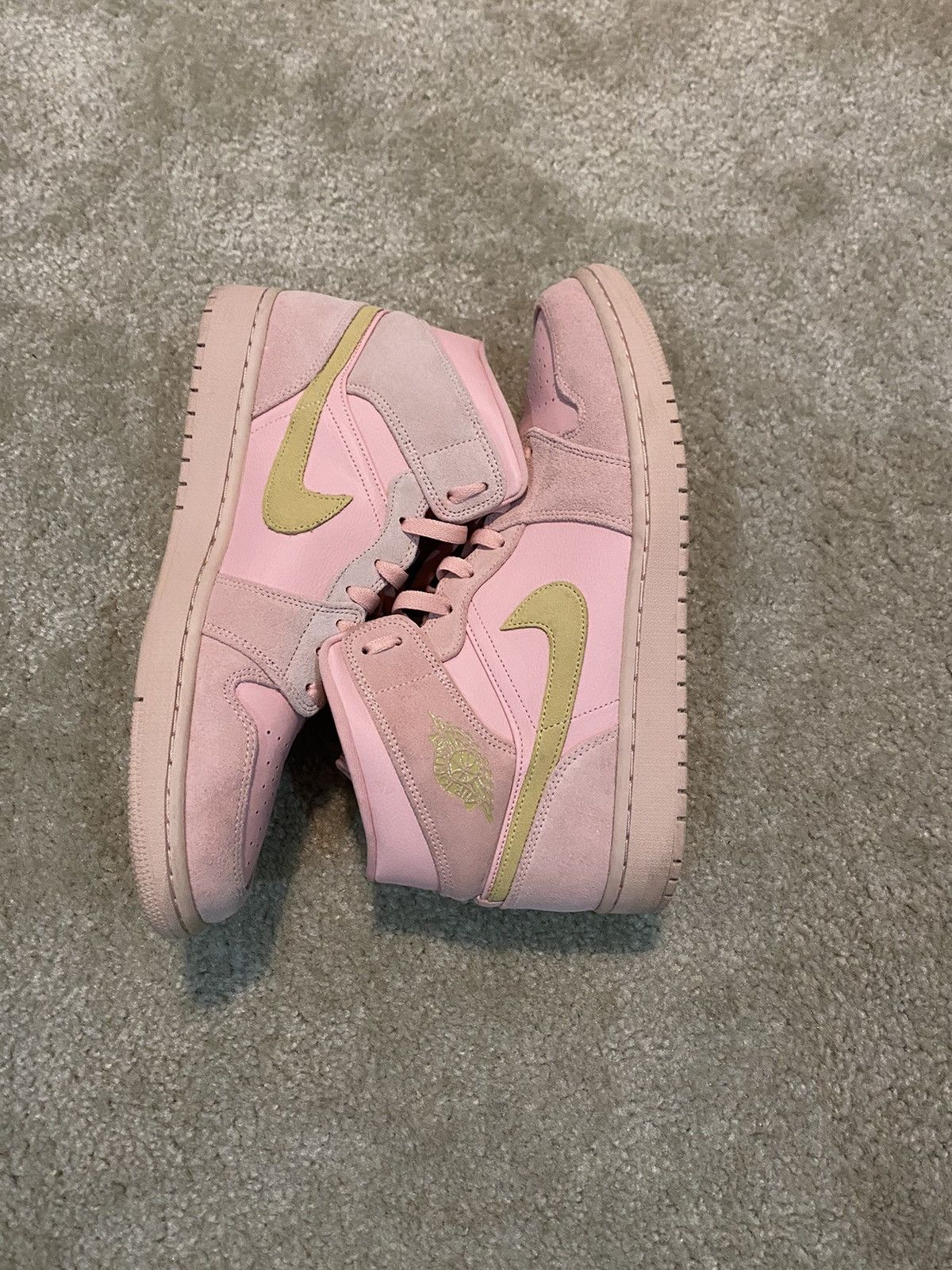 Jordan Brand × Nike Nike Air Jordan 1 Mid Coral Gold Size US 12.5 / EU 45-46 - 2 Thumbnail