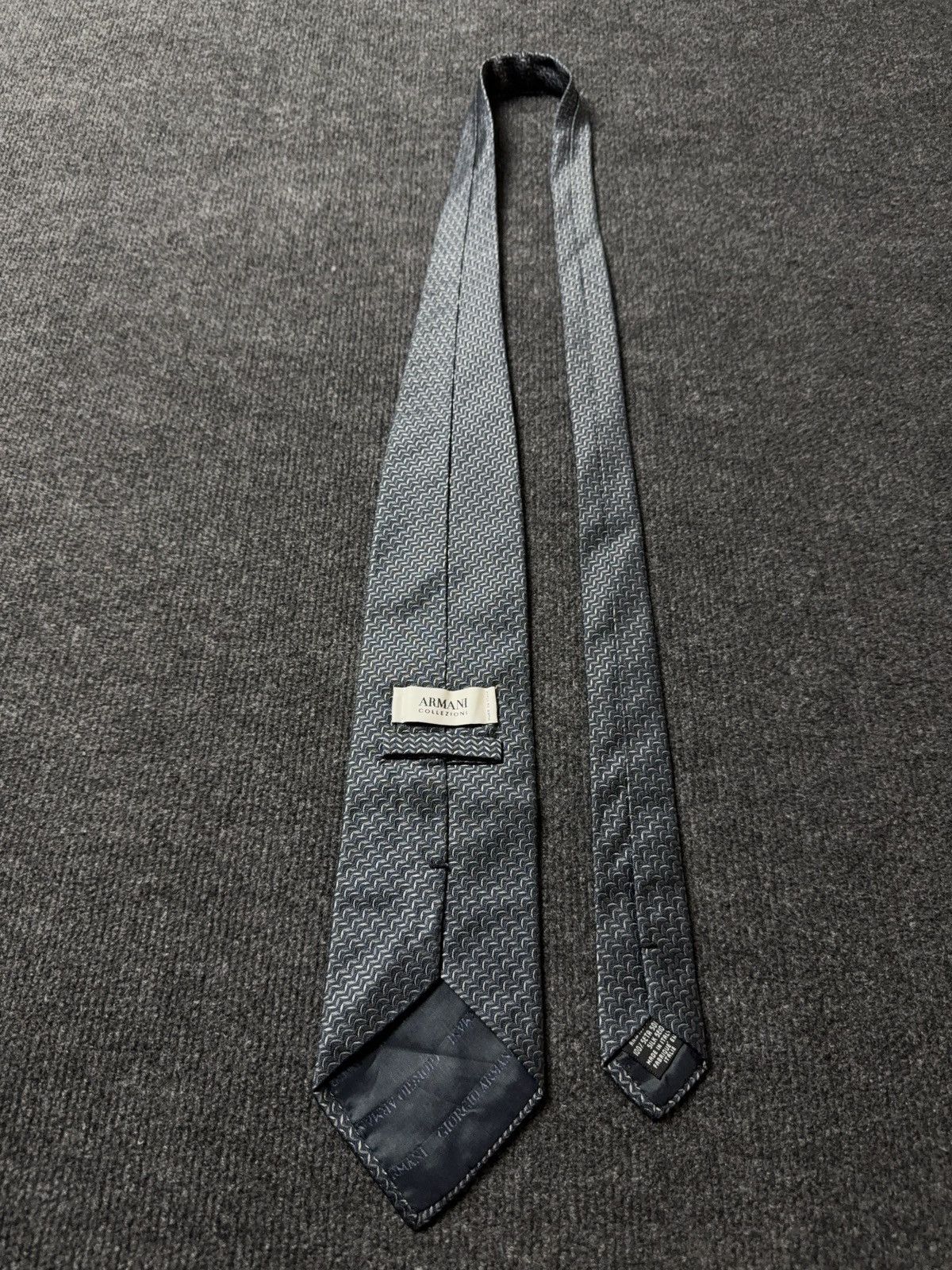 Armani Collezioni Luxury Italy Armani Collezioni Blue Pattern Silk Tie Size ONE SIZE - 11 Thumbnail