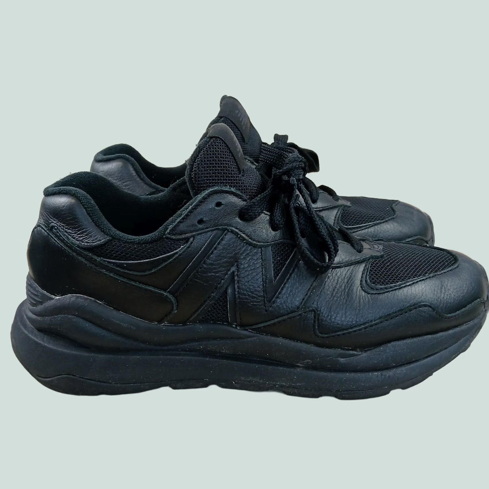 New‎ Balance 57/40 9.5 Mens Sneakers Black ML5740LL New Balance 57/40 Triple Black Textured Running Shoes  main image 2