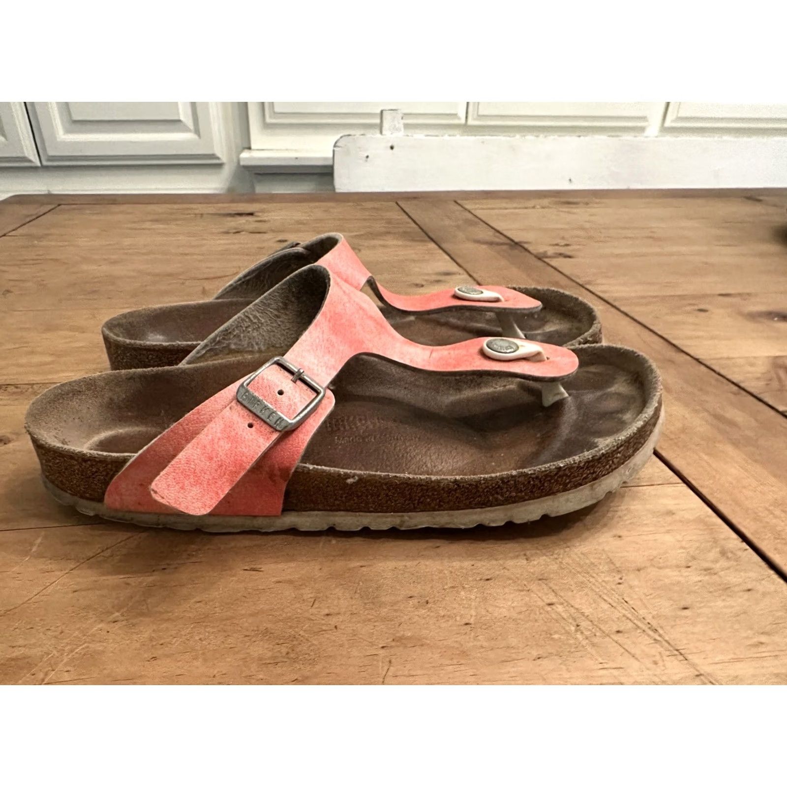 Birkenstock VINTAGE Birkenstock Gizeh Sandals Sandal Women Size 40 Pink Orange Outdoor Womens Flat Suede Leather Slip-On Brown/Pink (if applicable) Size US 9 / IT 39 - 3 Thumbnail