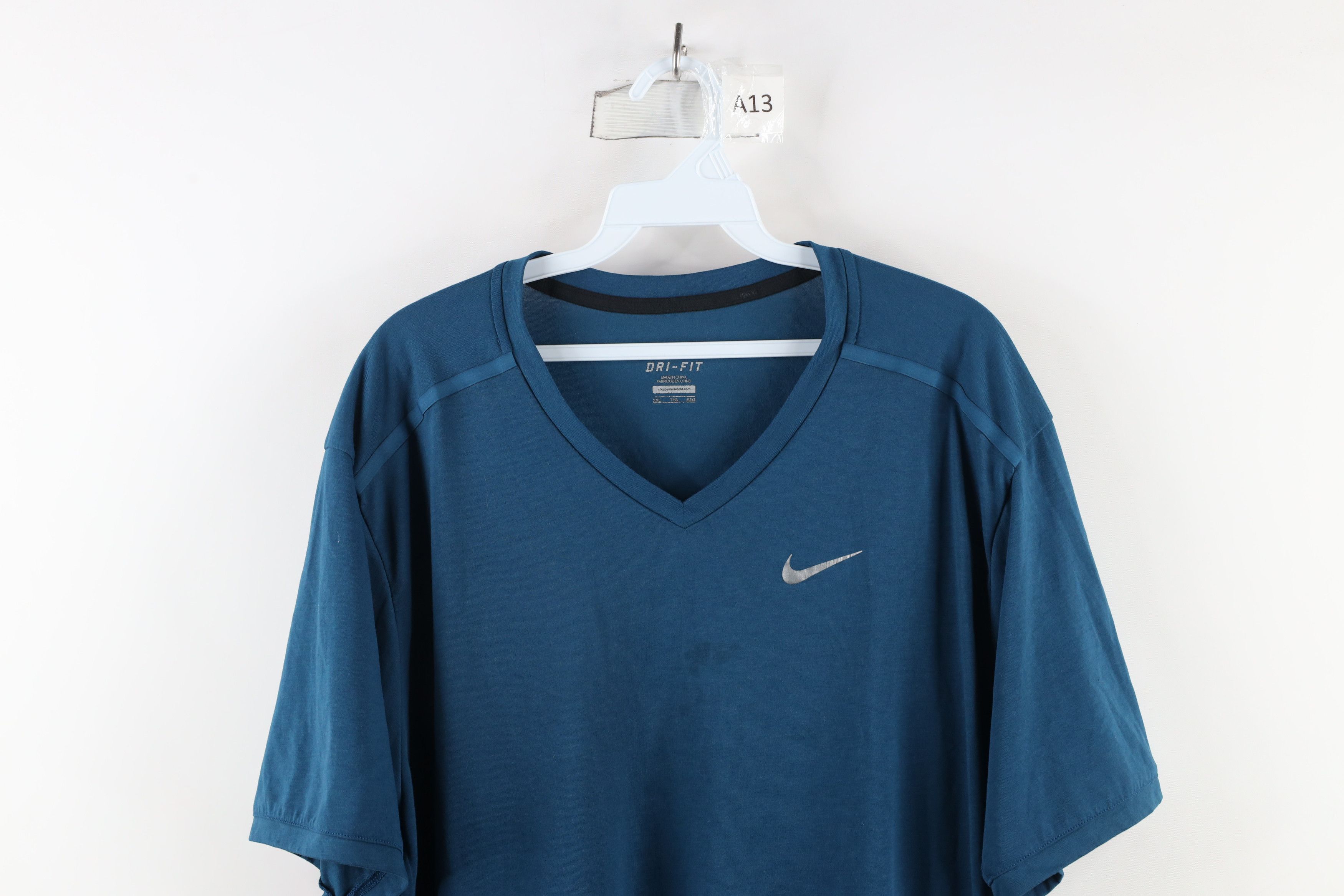 Nike × Vintage Nike Dri-Fit Tailwind Short Sleeve V-Neck T-Shirt Size US XXL / EU 58 / 5 - 2 Thumbnail