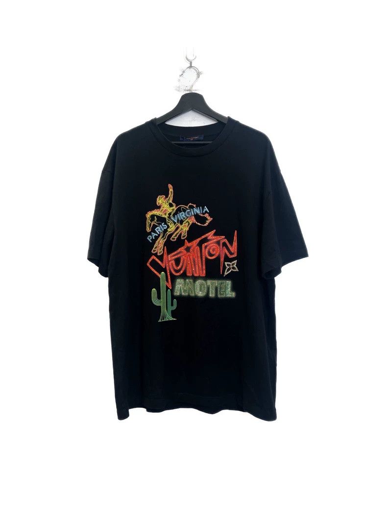 Louis Vuitton Louis Vuitton Graffiti rhinestone print short sleeves Size US XXL / EU 58 / 5 - 2 Thumbnail