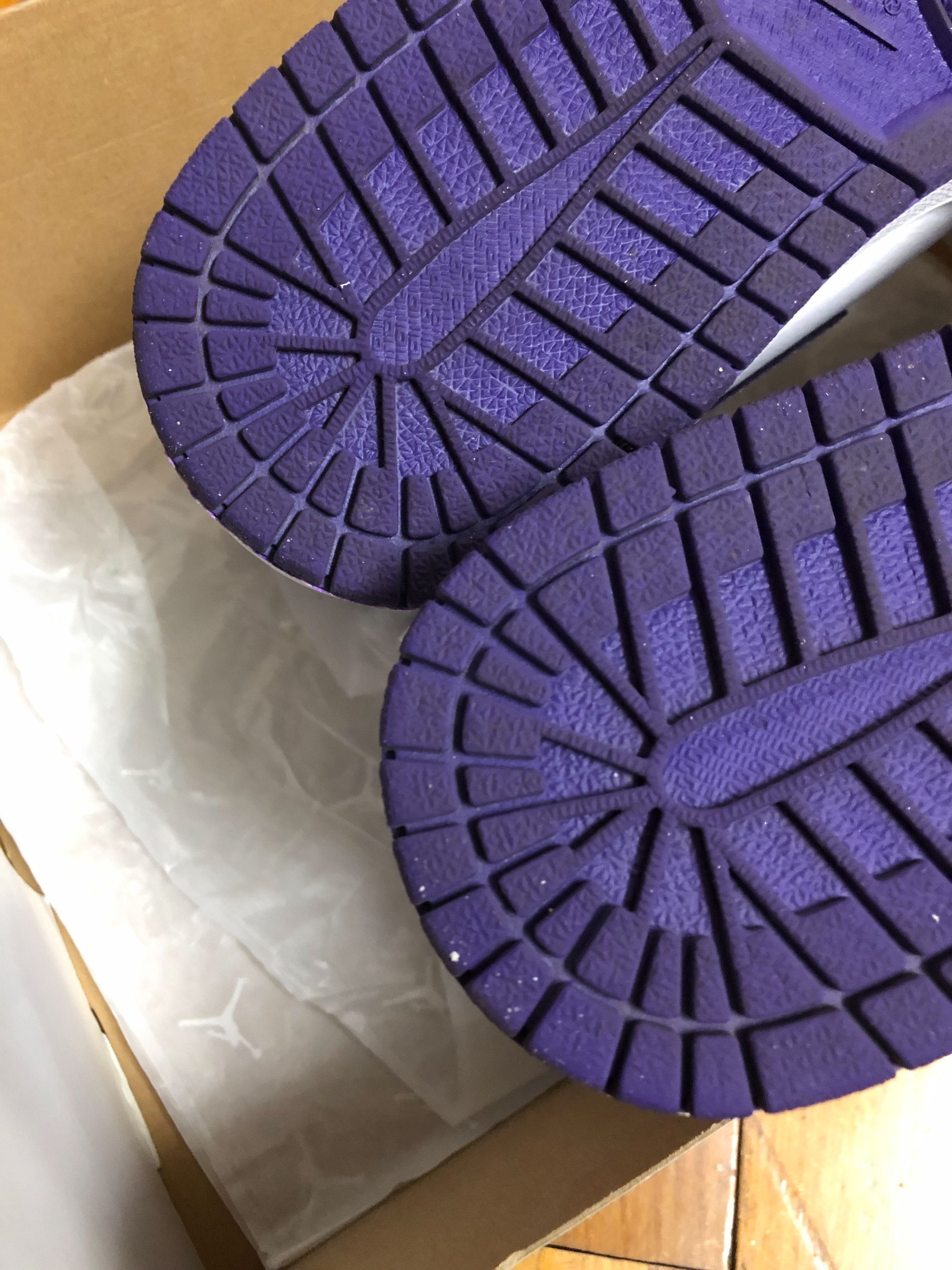 Nike *USED* WMNS Nike Air Jordan 1 High OG Court Purple szW10.5M9 Size US 9 / EU 42 - 7 Thumbnail