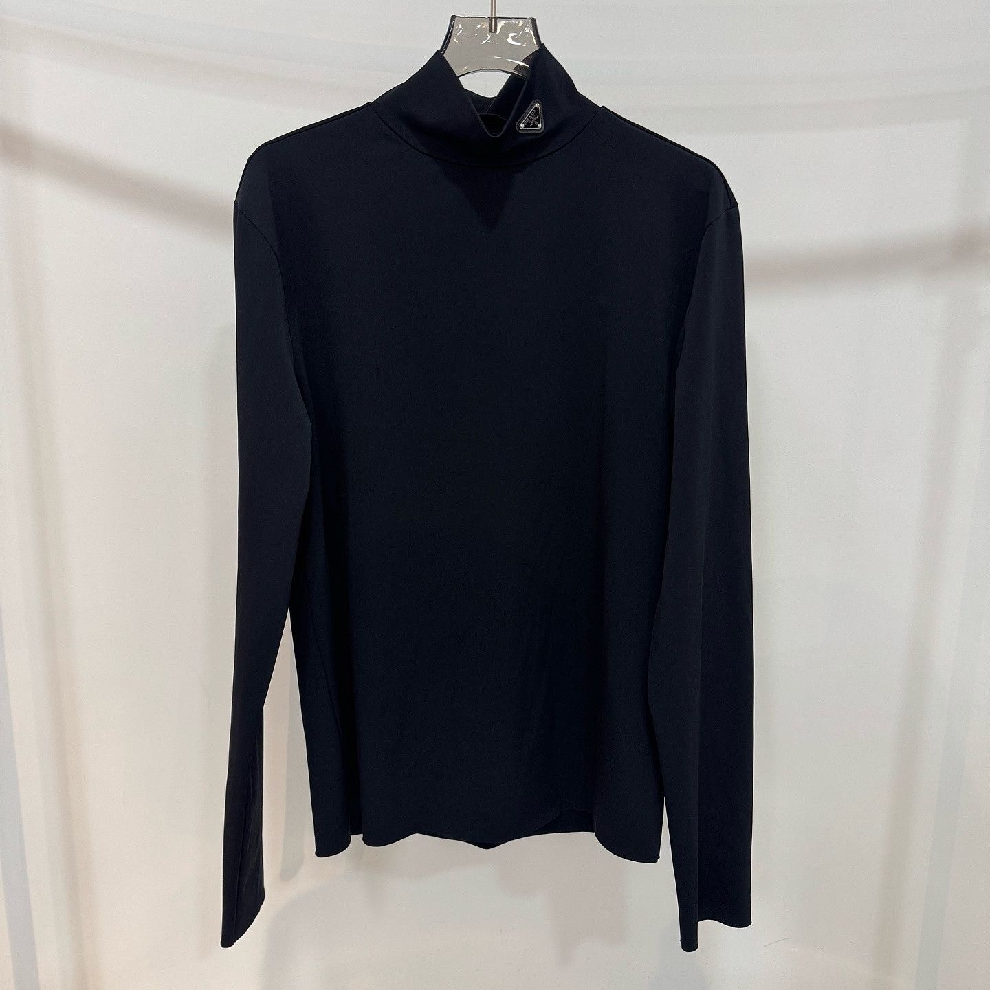 Prada Prada Logo Badge Long Sleeve T-Shirt Size M Size US M / EU 48-50 / 2 - 1 Thumbnail