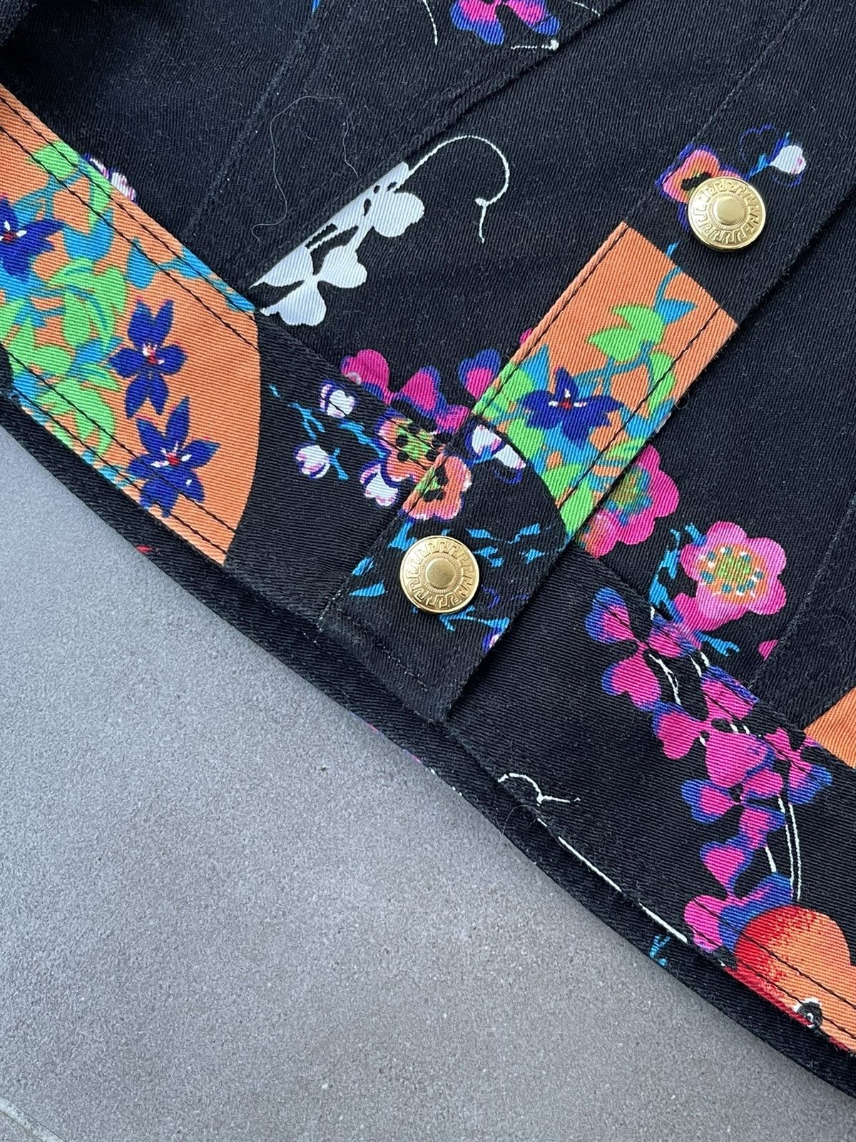 Versace AW11 Versace X H&M Abstract Printed Black Denim Jacket Size XS / US 0-2 / IT 36-38 - 5 Thumbnail