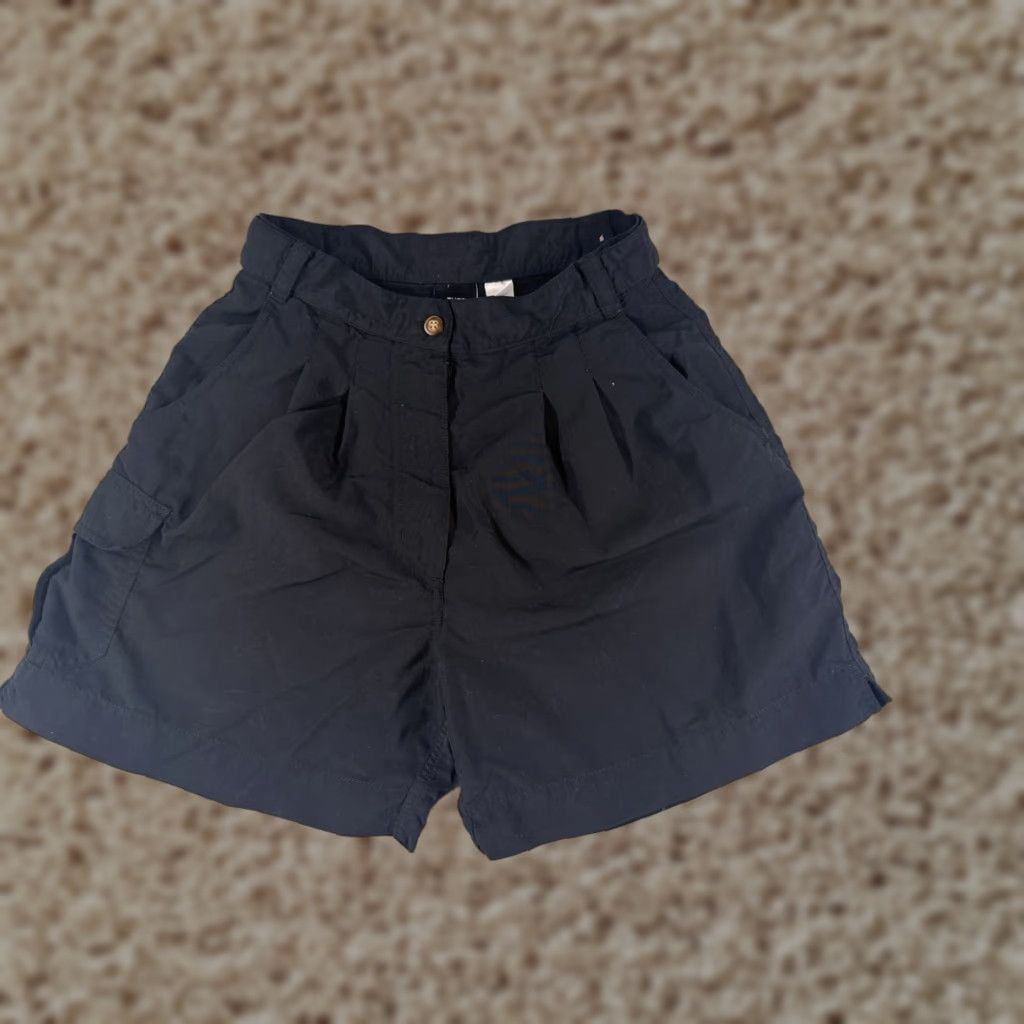 The North Face VINTAGE The North Face Women's Shorts 8 Black Cargo 100% Nylon Hiking Casual Travel Activewear Size 30" / US 8 / IT 44 - 1 Thumbnail