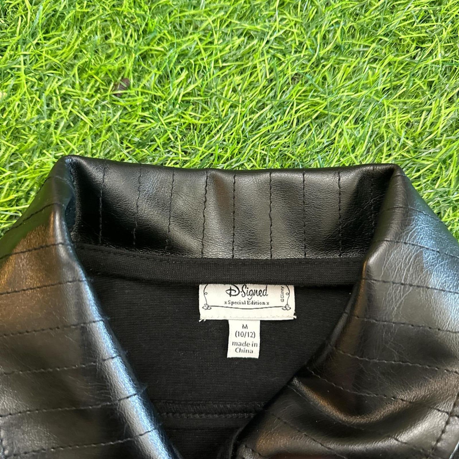 Disney Women’s Vintage Disney Zip Faux Leather Graphic Blazer Size M / US 6-8 / IT 42-44 - 3 Thumbnail