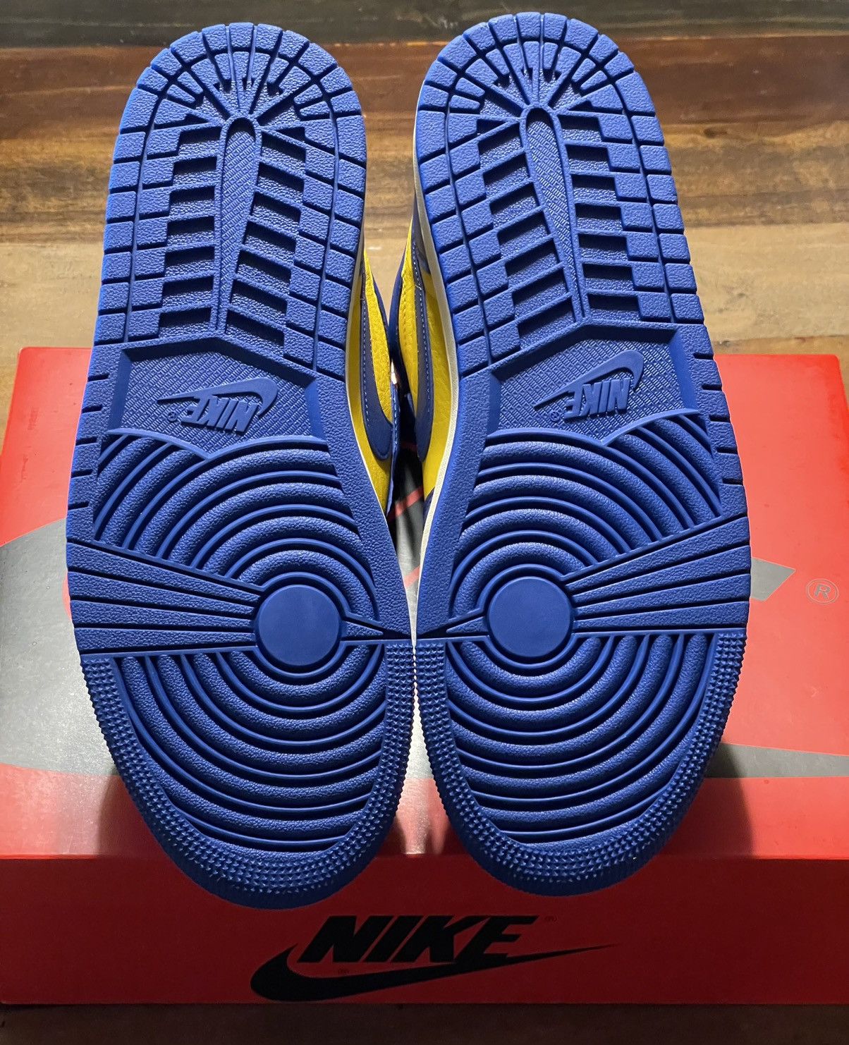 Nike Air Jordan 1 Retro High OG Reverse Laney (Women) Size US 9.5 / EU 42-43 - 5 Thumbnail