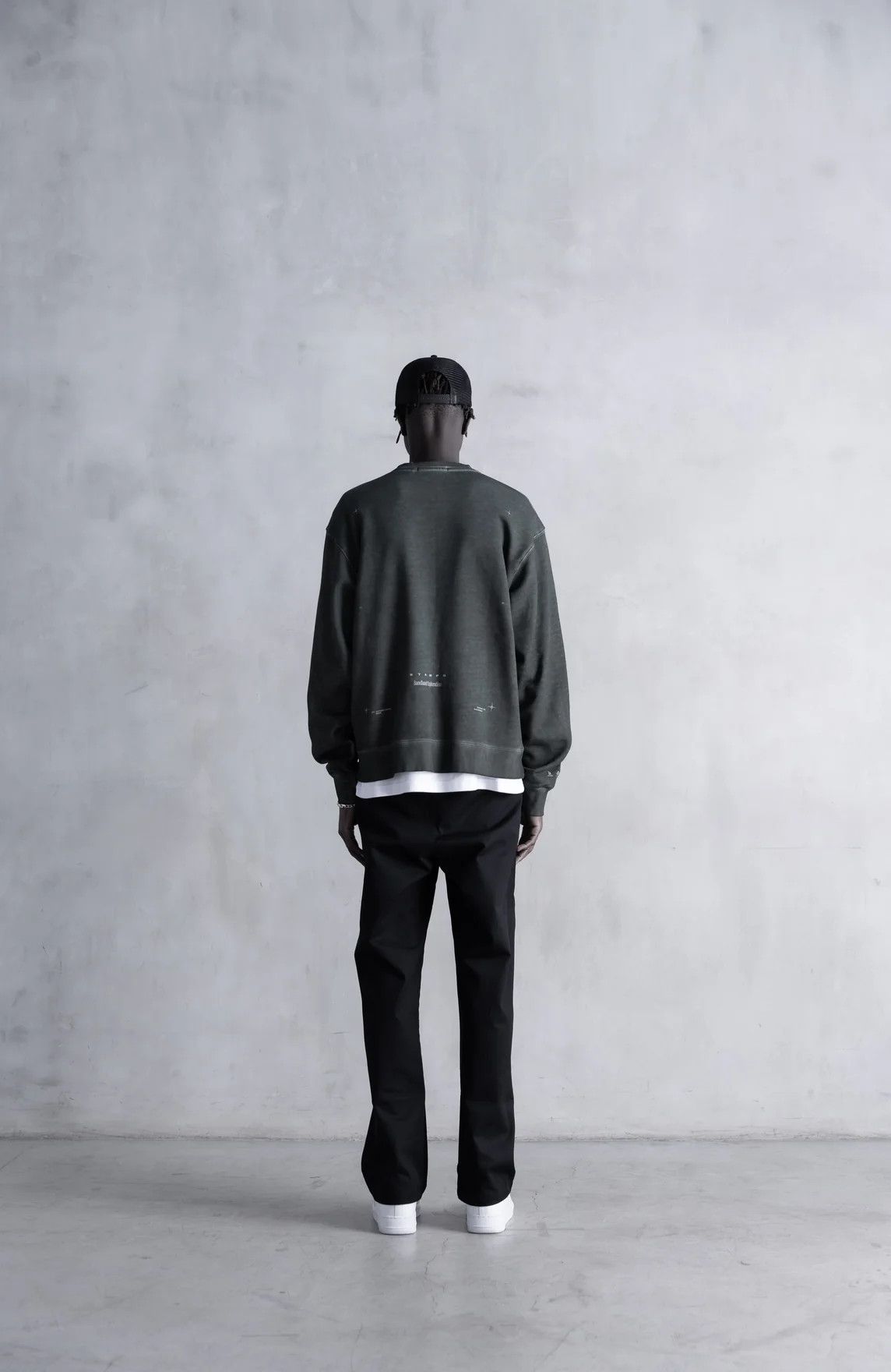 Stampd SANDLANDS CREWNECK - OIL WASHED Size US M / EU 48-50 / 2 - 4 Thumbnail