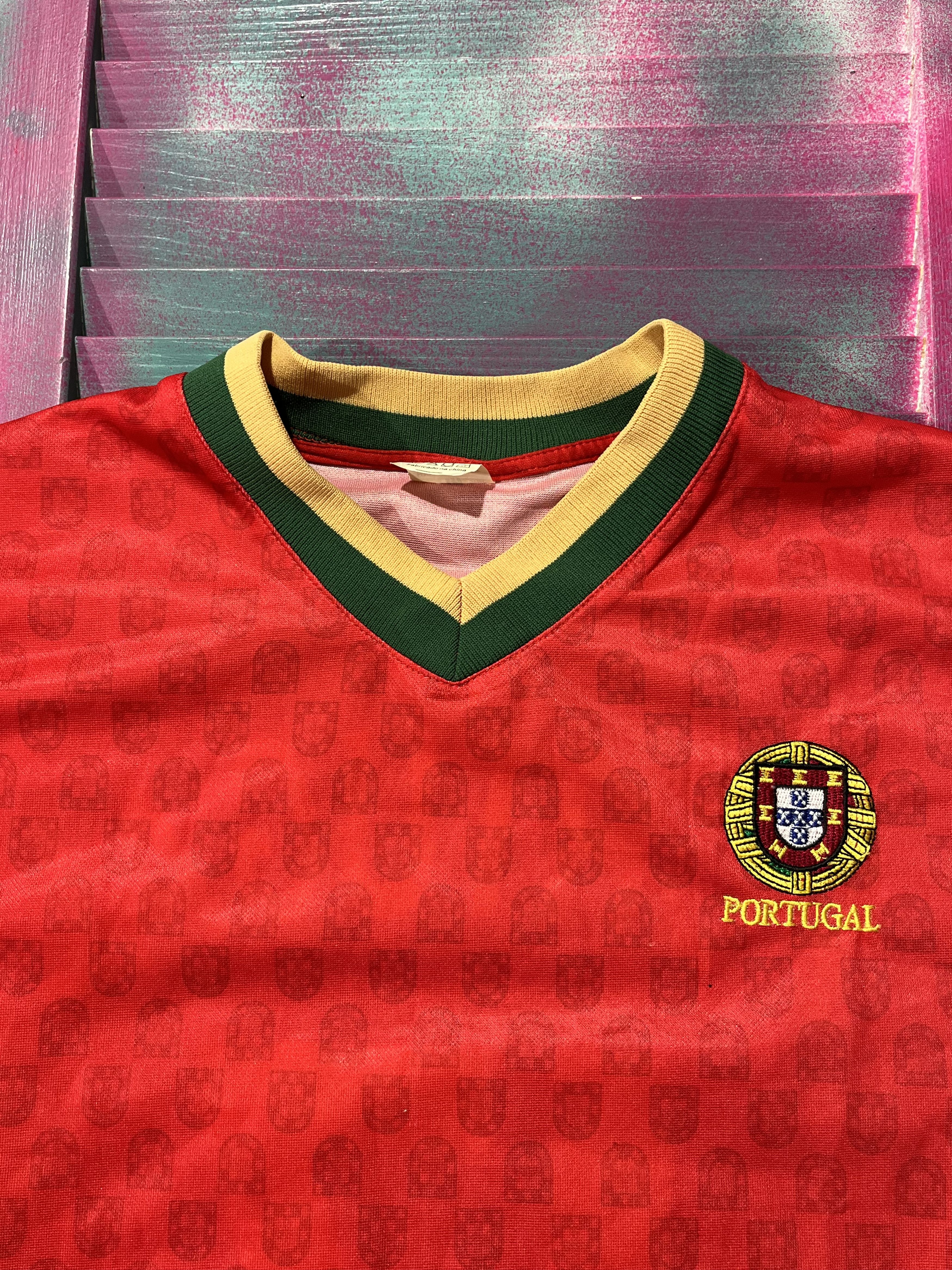 Vintage Rare Vintage Tee Shirt Soccer Portugal 17 Cristiano Ronaldo Size US M / EU 48-50 / 2 - 6 Thumbnail
