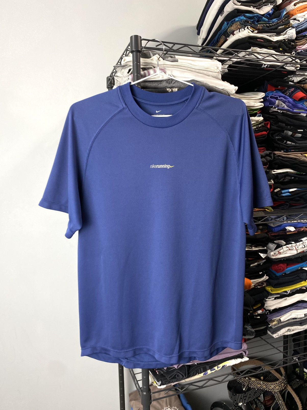 Nike Y2K 90’s Vintage Nike T Shirt Center Logo Running Size US S / EU 44-46 / 1 - 1 Thumbnail