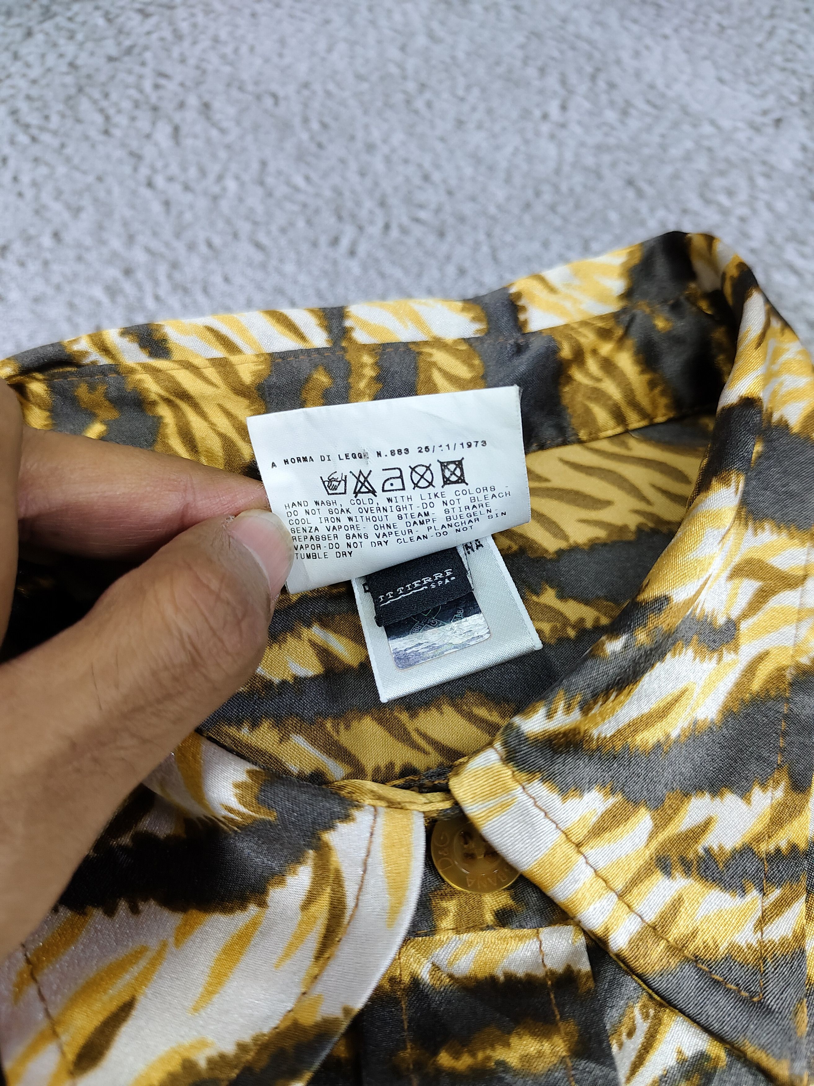 Dolce & Gabbana 2000s D&G- Tiger Animal Print All Over Glam Rock Shirt Size S / US 4 / IT 40 - 12 Thumbnail