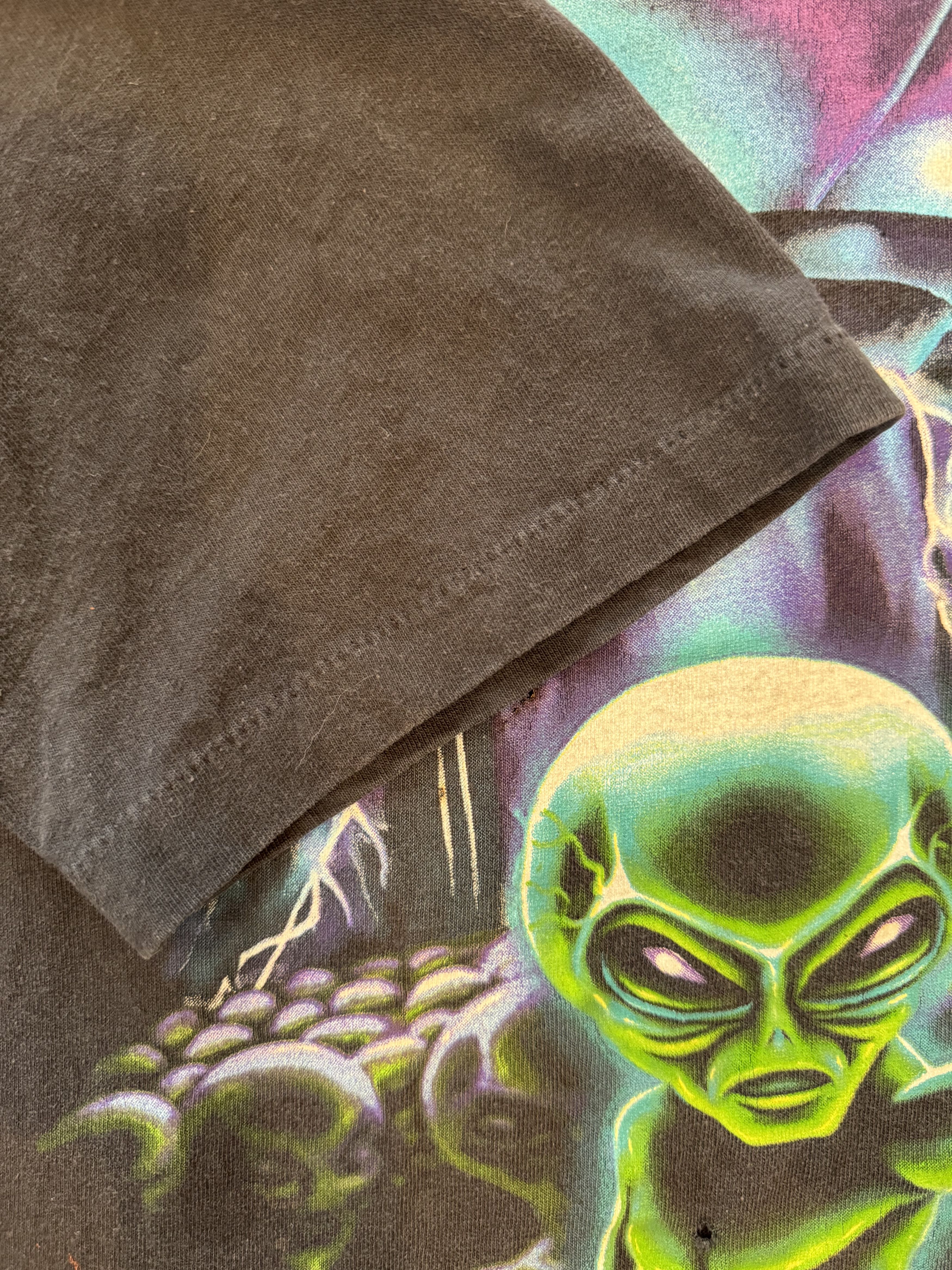 Vintage Vintage 1997 Tennessee River Gold Aliens "Believe" T-shirt Size US L / EU 52-54 / 3 - 7 Thumbnail