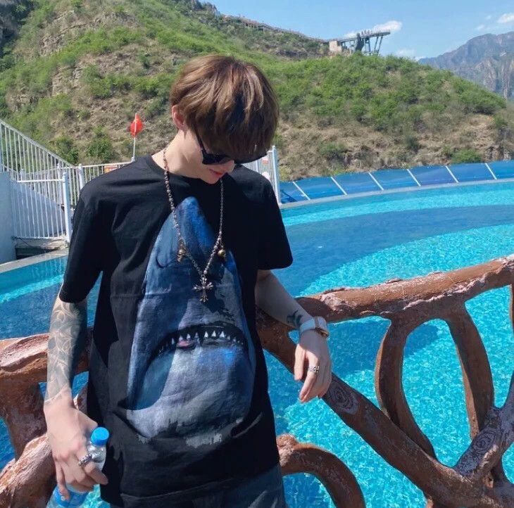 Givenchy Givenchy Black Shark Print Cotton Crew Neck T-Shirt Size US XS / EU 42 / 0 - 7 Thumbnail