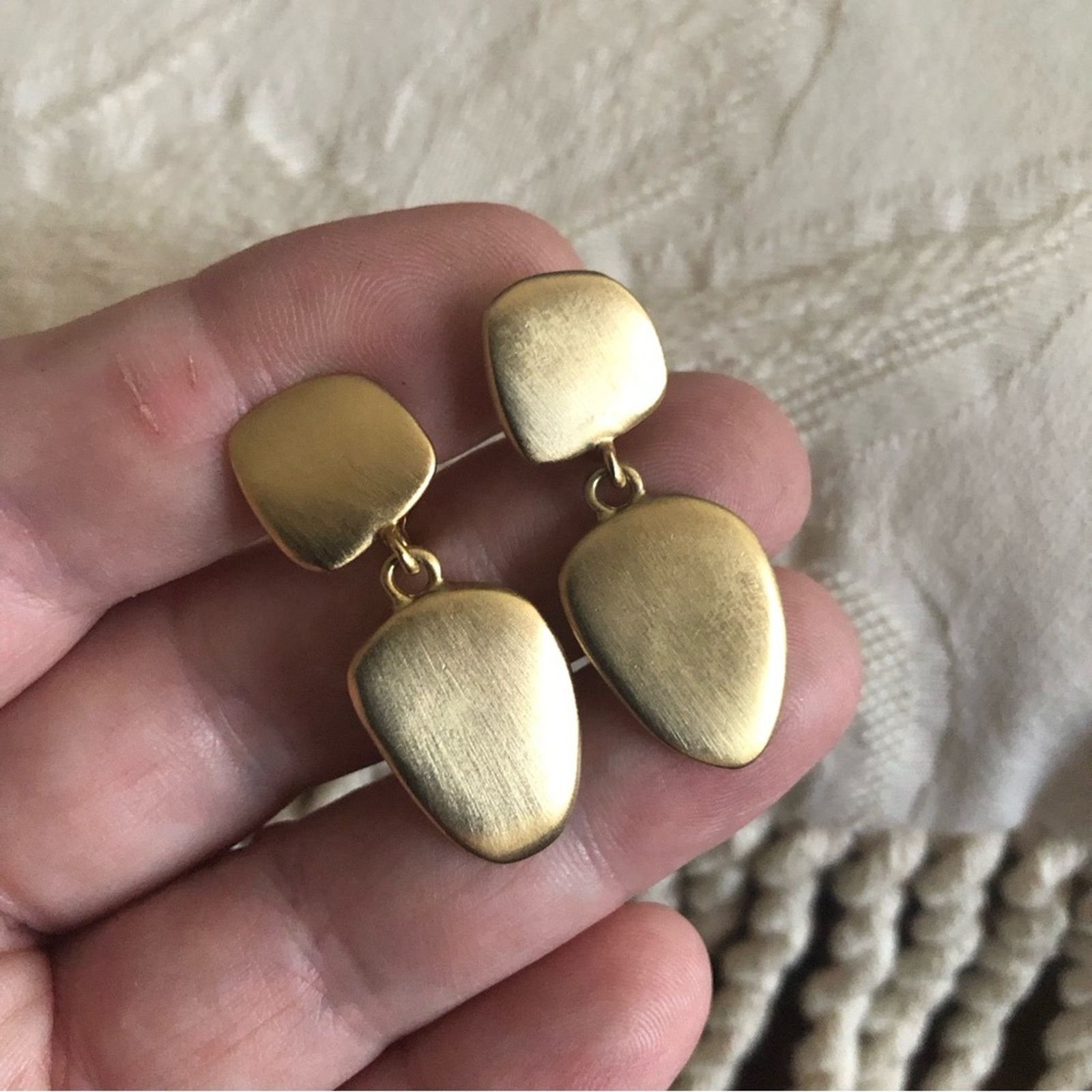Vintage Vintage matte gold dangle clip on earrings Size ONE SIZE - 5 Thumbnail