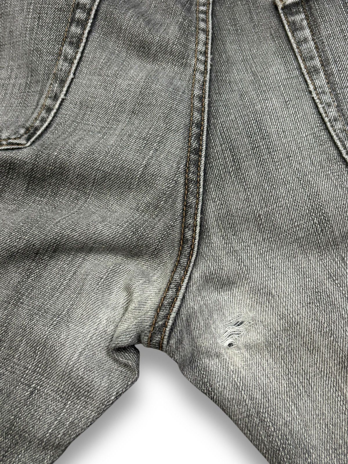 Undercover × Uniqlo Vintage Uniqlo S002 Faded Washed Whiskers Loose Fit Jeans Size US 35 - 12 Thumbnail