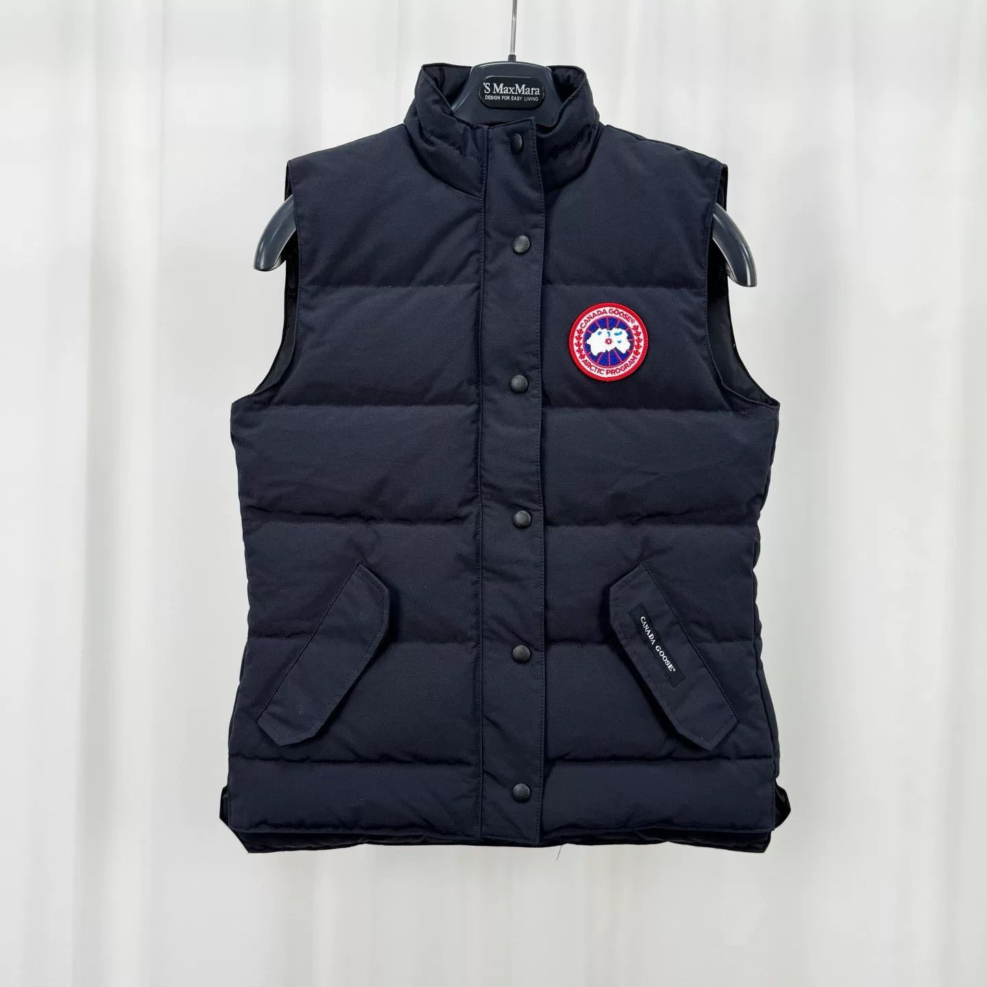 Canada Goose Canada Goose Embroidered Logo Down Vest Size US S / EU 44-46 / 1 - 1 Thumbnail