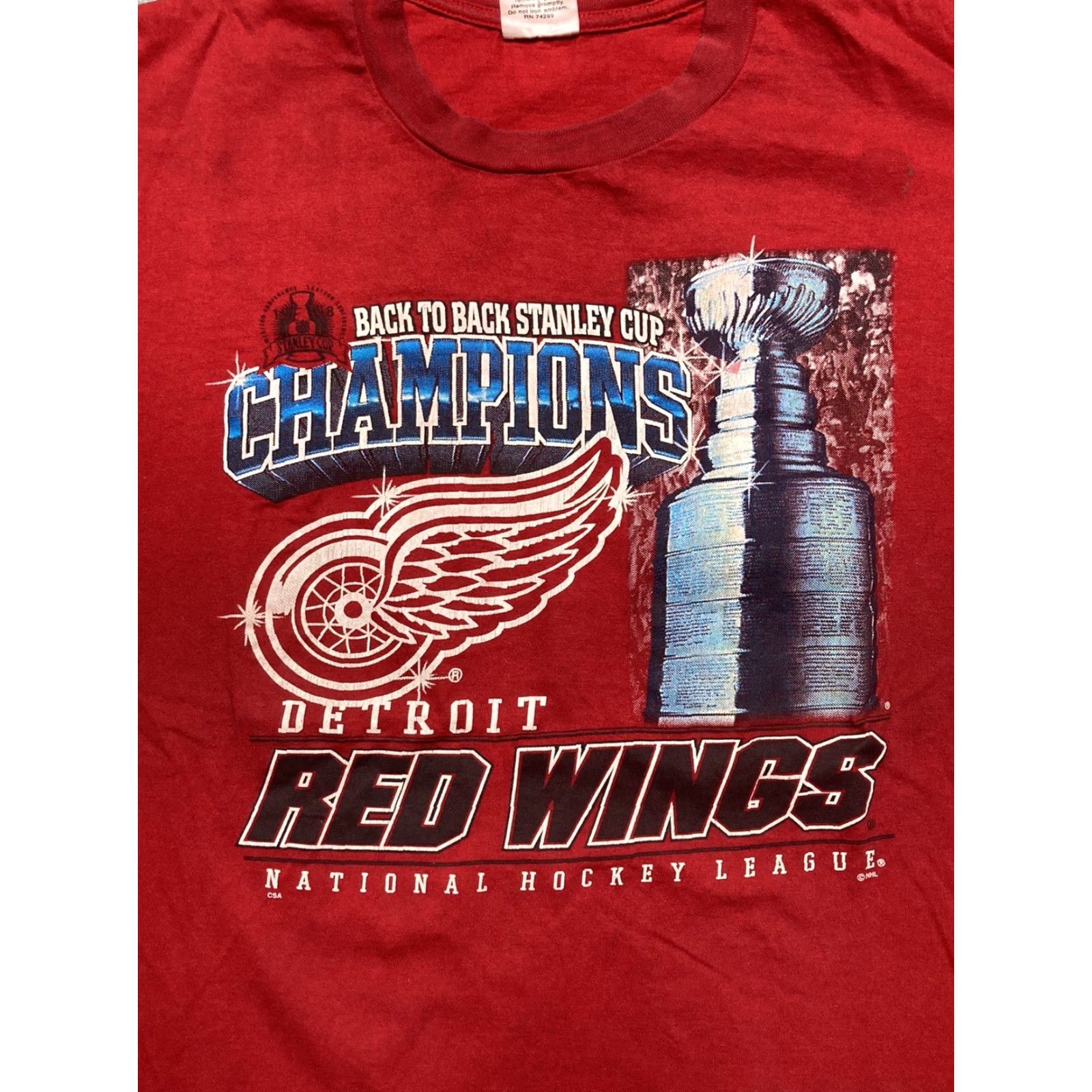 Champion VINTAGE Detroit Red Wings T-Shirt Stanley Cup Champions Back to Back Hockey 2XL Men Red T-Shirt Champions 2XL Size US XXL / EU 58 / 5 - 2 Thumbnail