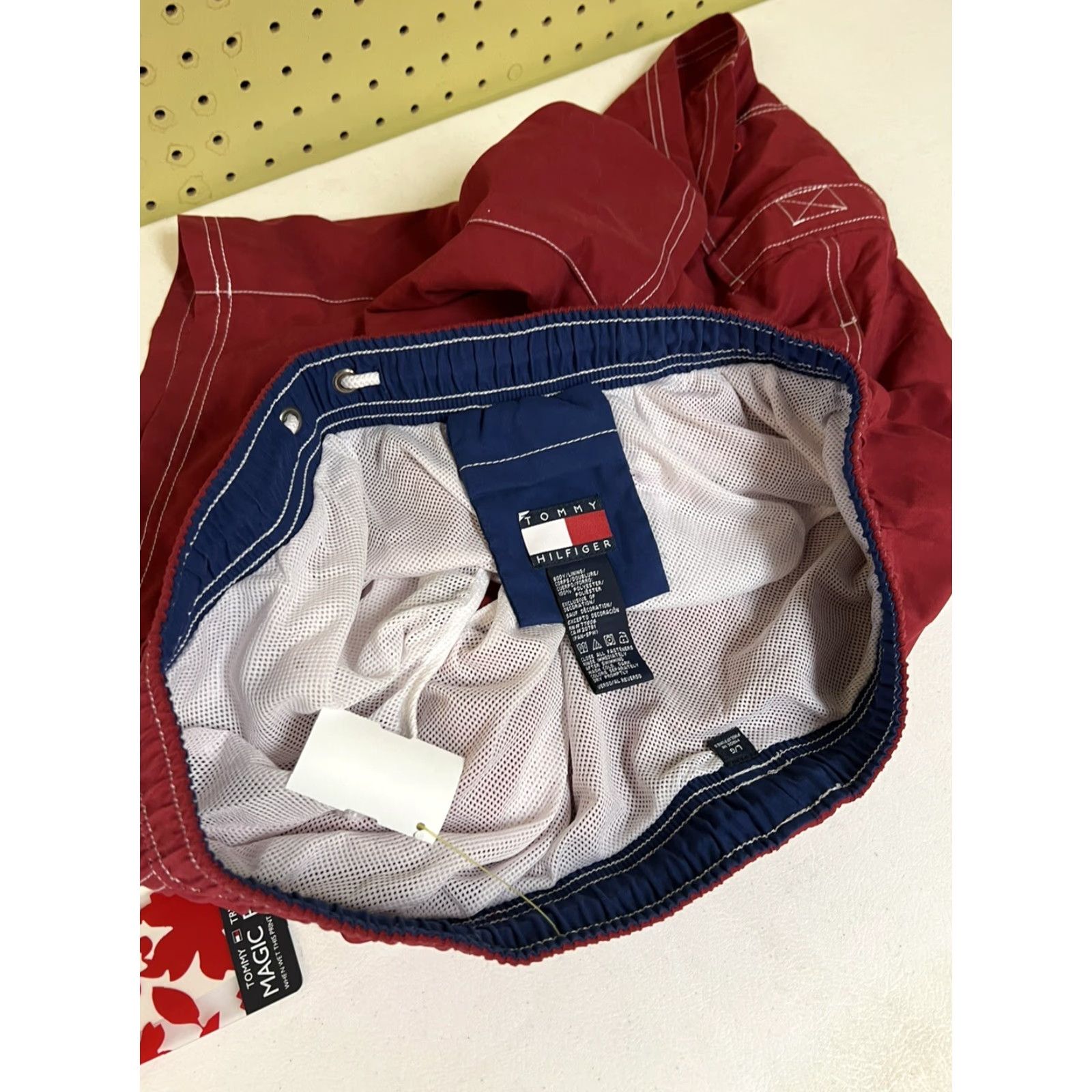 Tommy Hilfiger Tommy Hilfiger Men’s Standard Solid 7" Swim Trunks Red Sz Large NOS Lined Swimwear Bottom Size US 33 - 6 Thumbnail