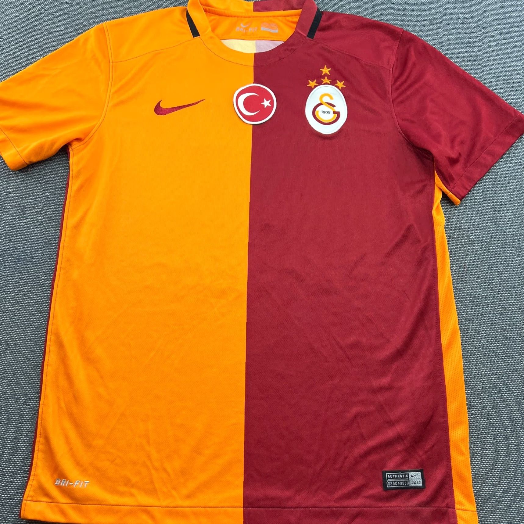 Nike Nike Galatasaray 2015 2016 Home Podolski #11 Football Jersey Mens M Shirt Multicolor Athletic Jersey Mens Medium Nike Size US M / EU 48-50 / 2 - 3 Thumbnail