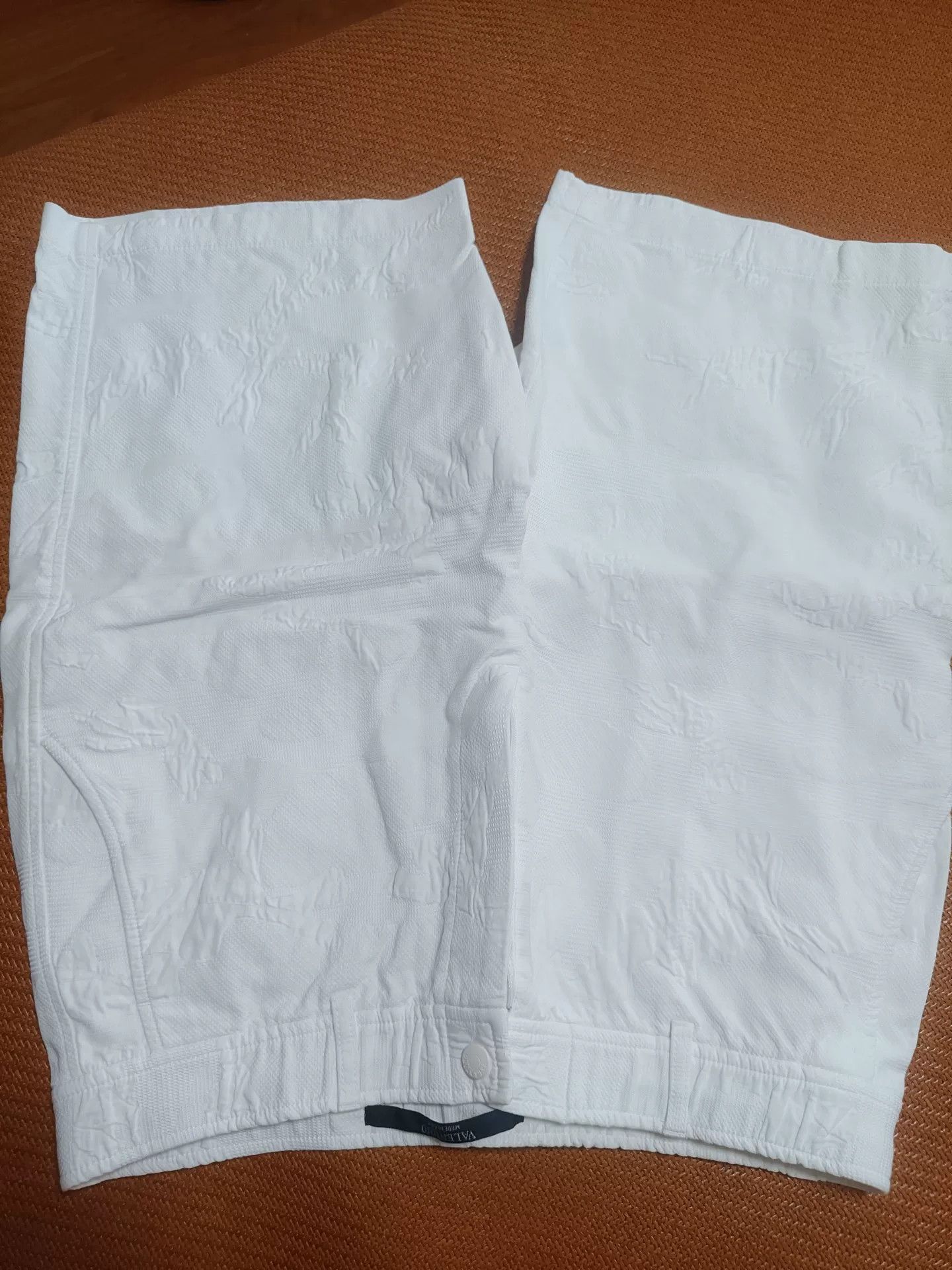Valentino Valentino Men's White Bermuda Print Shorts Size US 32 / EU 48 - 1 Thumbnail