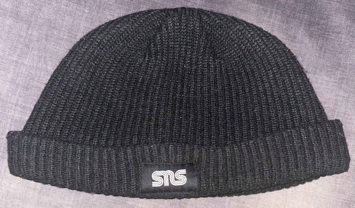 Sneakersnstuff Vintage sneakers and stuff Beanie hat buy now fast shipping Size ONE SIZE - 1 Thumbnail