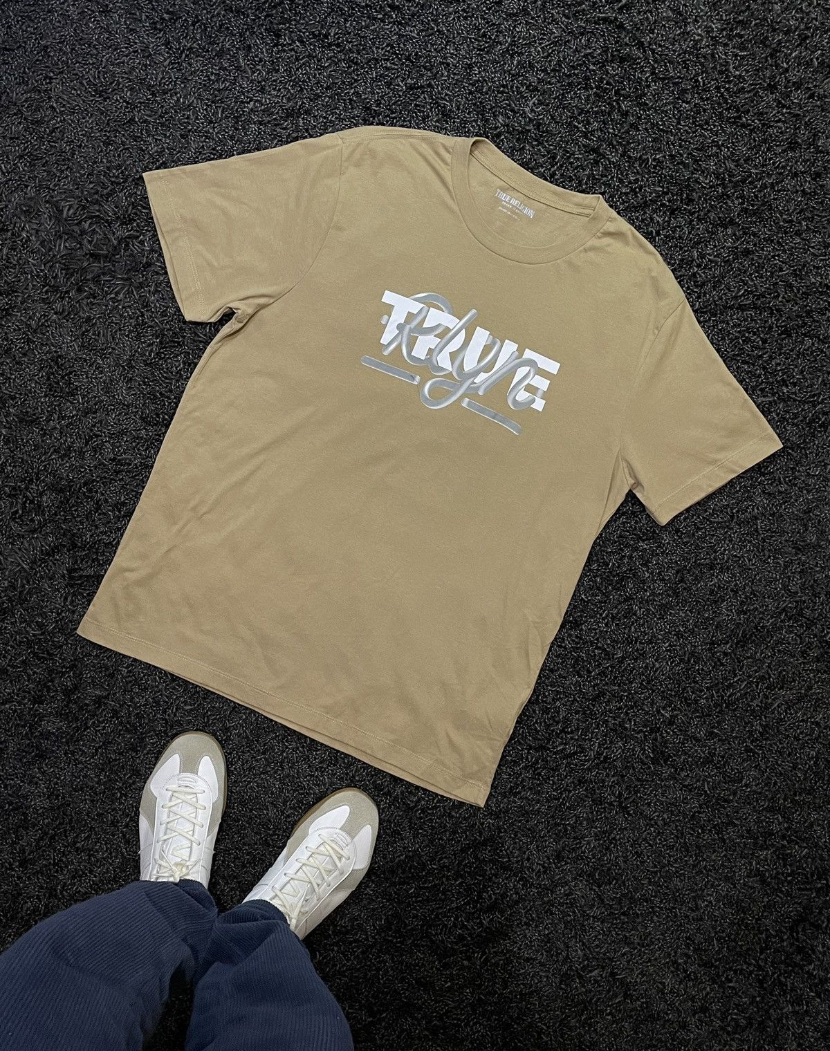 True Religion True Religion t shirt big printed tee Y2K beige big logo Size US L / EU 52-54 / 3 - 1 Thumbnail