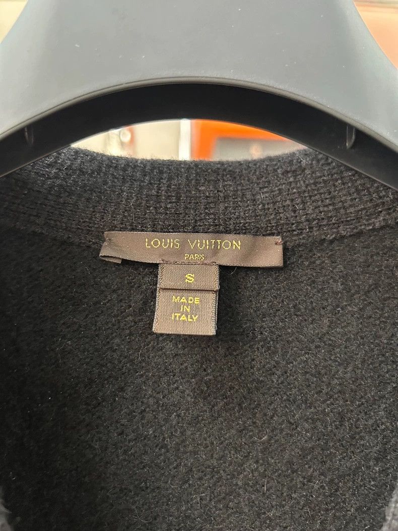 Louis Vuitton Louis Vuitton Black wool and cashmere V-neck knit cardigan Size US S / EU 44-46 / 1 - 6 Thumbnail