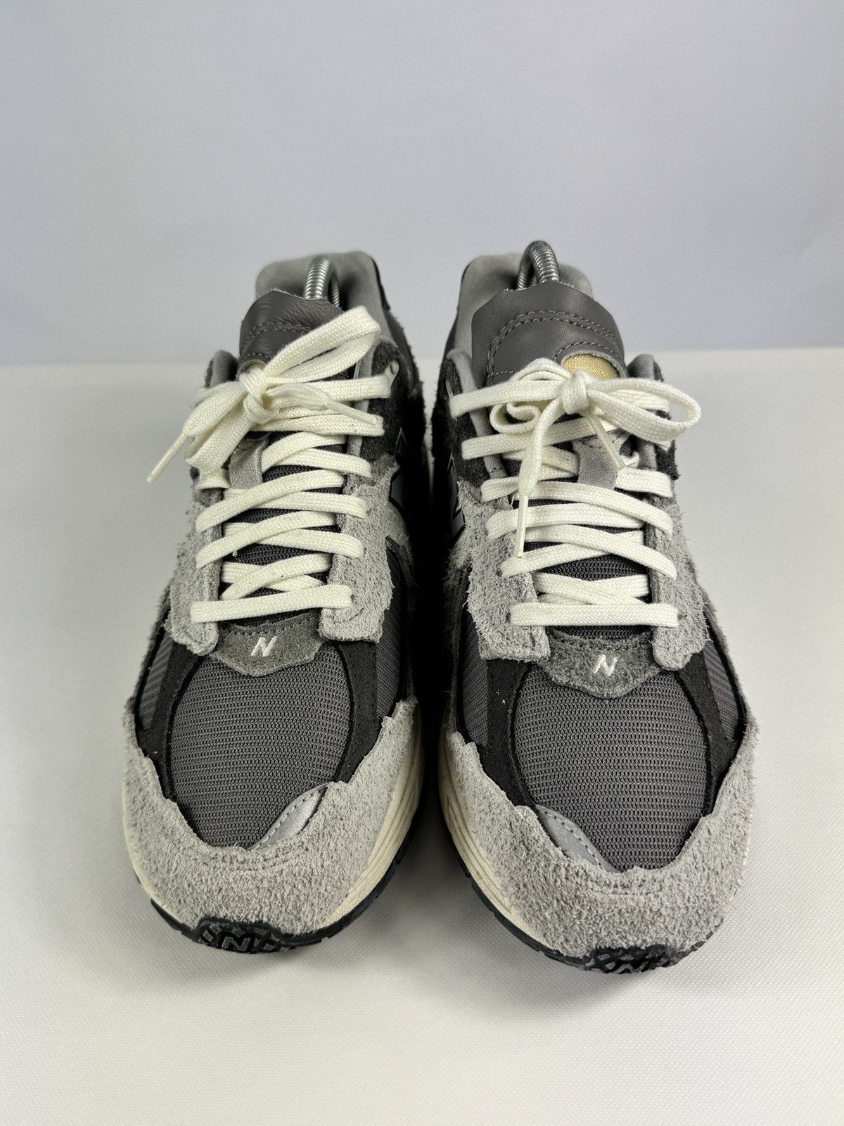New Balance NEW BALANCE 2002R SNEAKERS Size US 9 / EU 42 - 2 Thumbnail