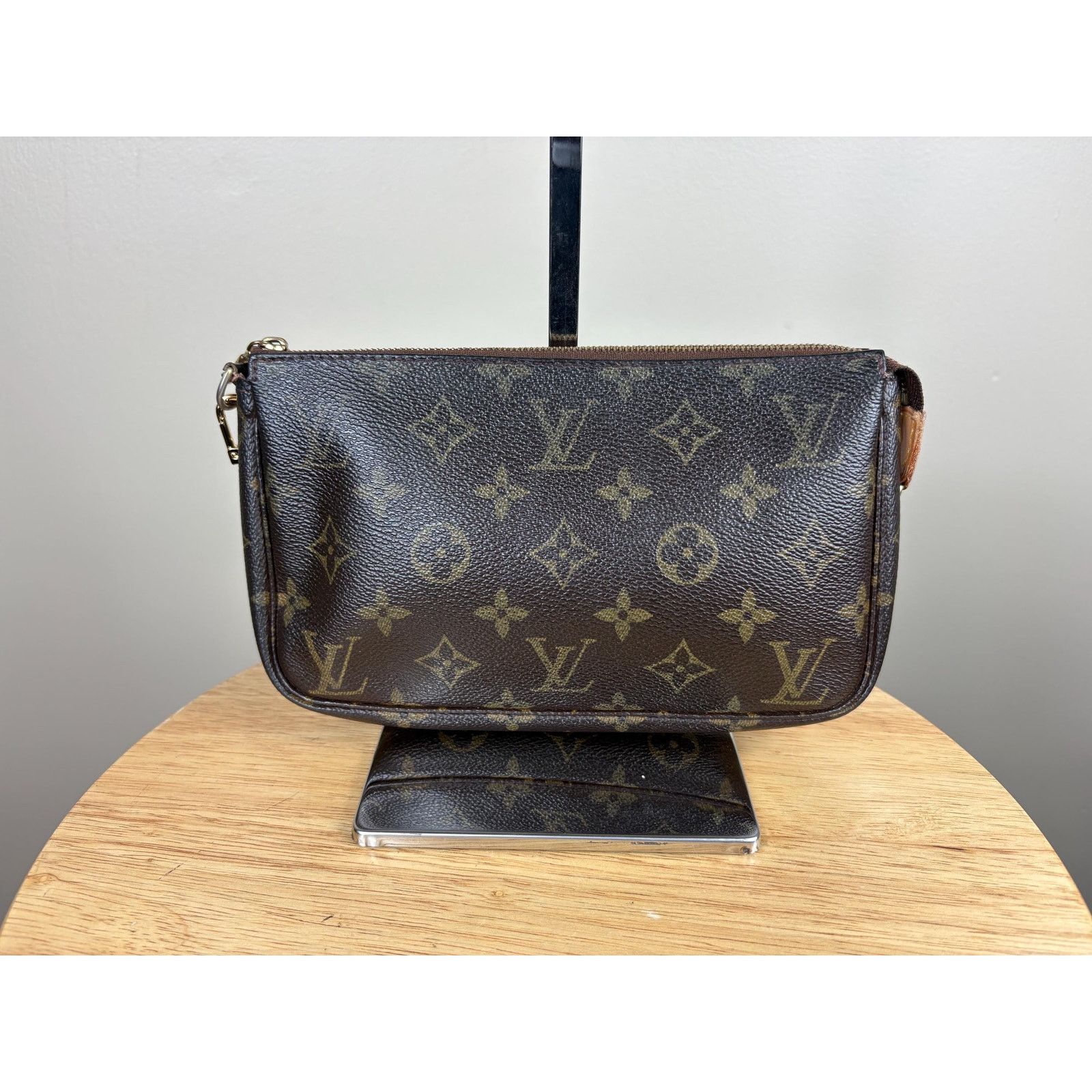 Louis Vuitton Authentic Louis Vuitton Pochette Accesoires Clutch Monogram Size ONE SIZE - 2 Thumbnail