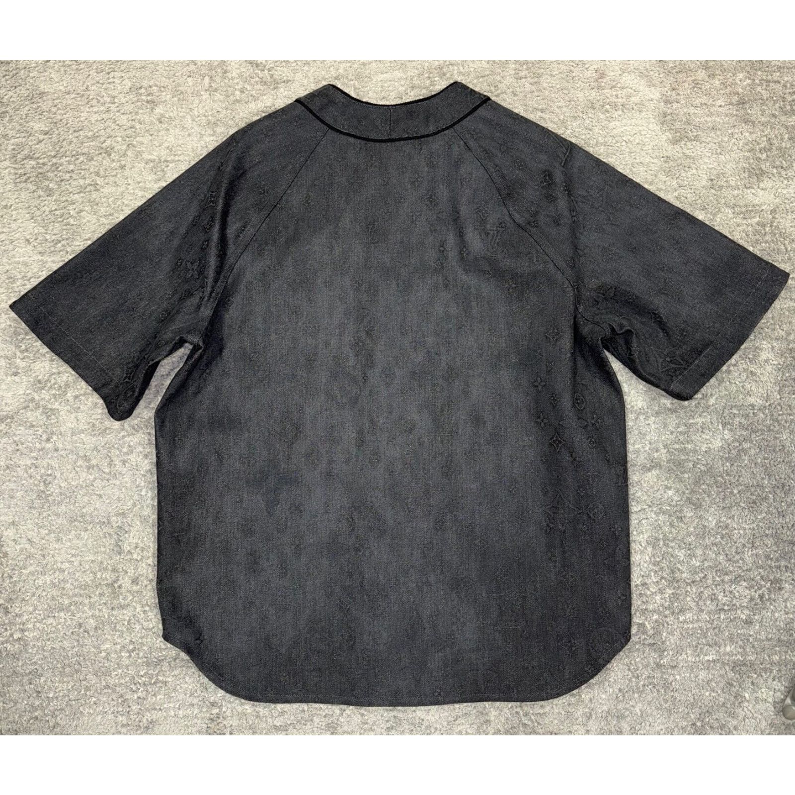 Louis Vuitton Louis Vuitton Black Embossed Monogram Logo Baseball Shirt Size US L / EU 52-54 / 3 - 17 Thumbnail