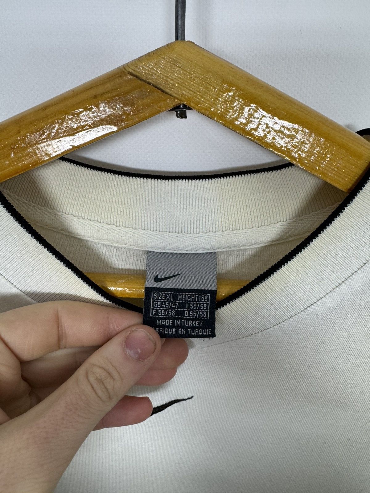 Nike Vintage Y2k Nike swoosh streetwear center logo tee Size US XL / EU 56 / 4 - 8 Thumbnail