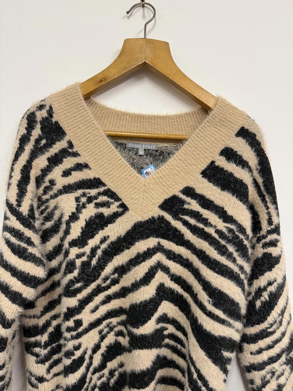 Other Oliver Bonas Beige and Black Zebra Print V-Neck Sweater Size M / US 6-8 / IT 42-44 - 3 Thumbnail
