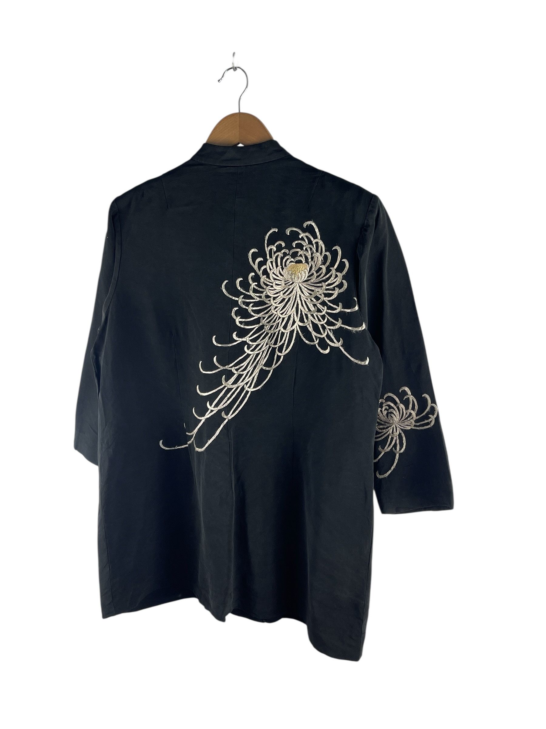 Japanese Brand Vintage Japanese Silk Haori with White Chrysanthemum Size US M / EU 48-50 / 2 - 6 Thumbnail