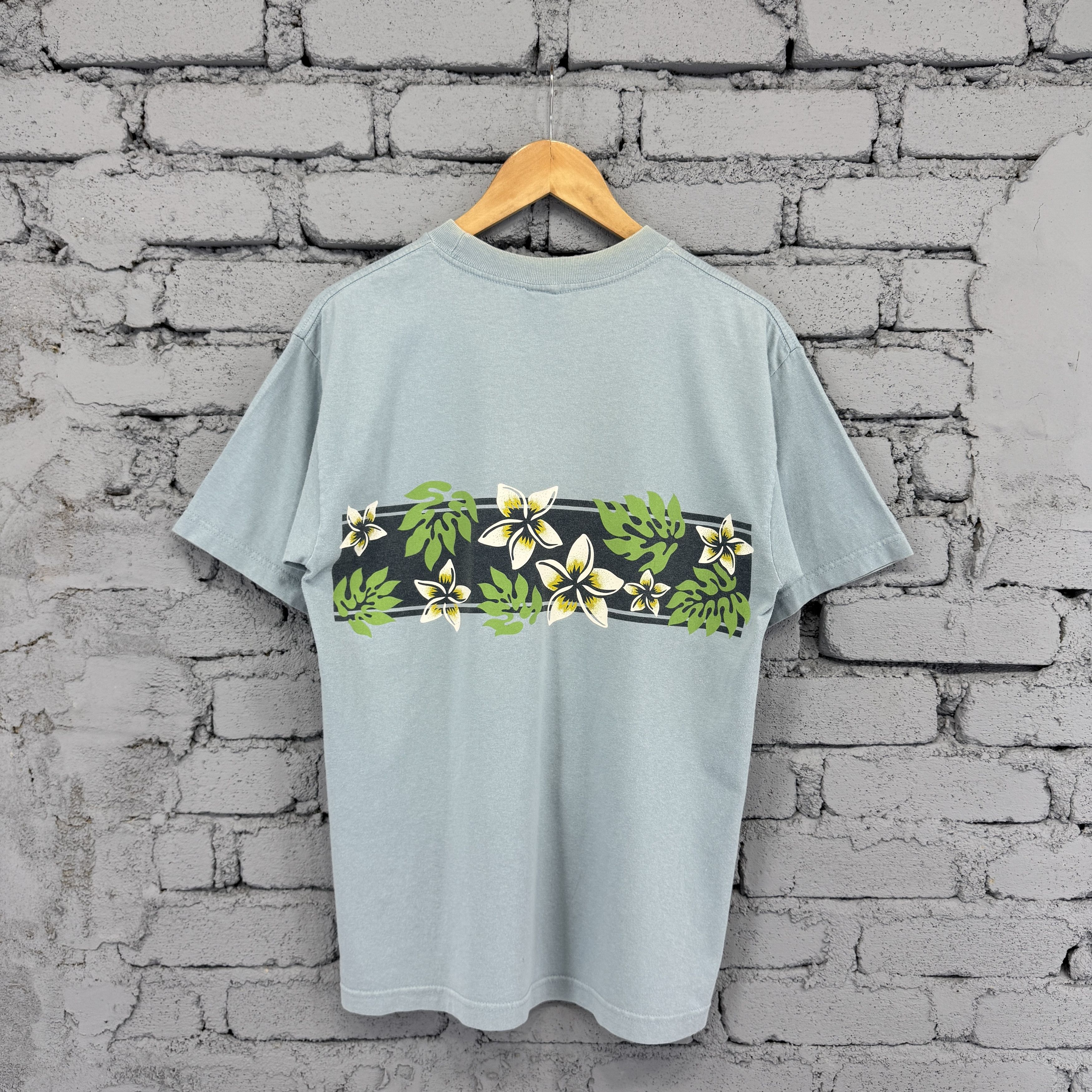 Vintage Vintage Faded Hawaii Design Featuring Plumeria Flowers Tee Size US M / EU 48-50 / 2 - 2 Thumbnail