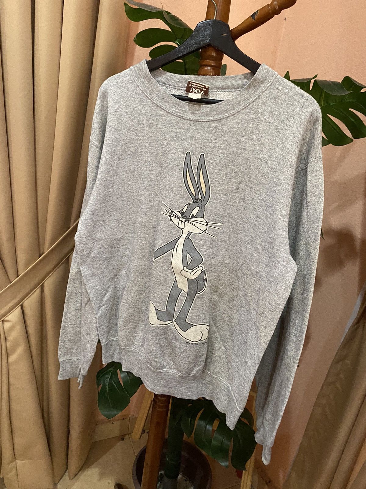 Warner Bros Vintage 1994 Looney Tunes Bugs Bunny Sweatshirt – Classic Size US M / EU 48-50 / 2 - 4 Thumbnail