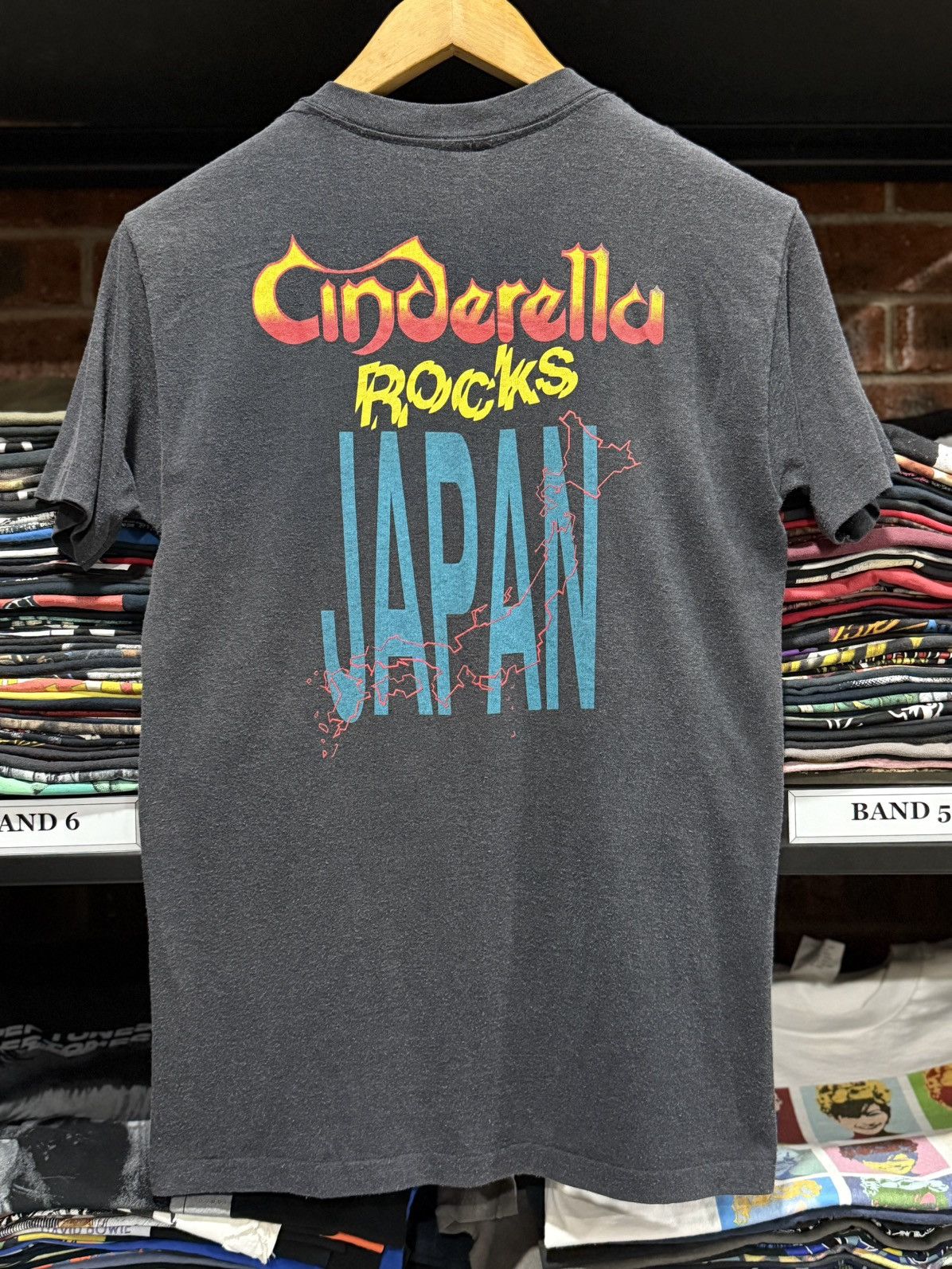 Band Tees Vintage 80s Cinderella Rock Tour Japan Faded Tee Size US M / EU 48-50 / 2 - 8 Thumbnail