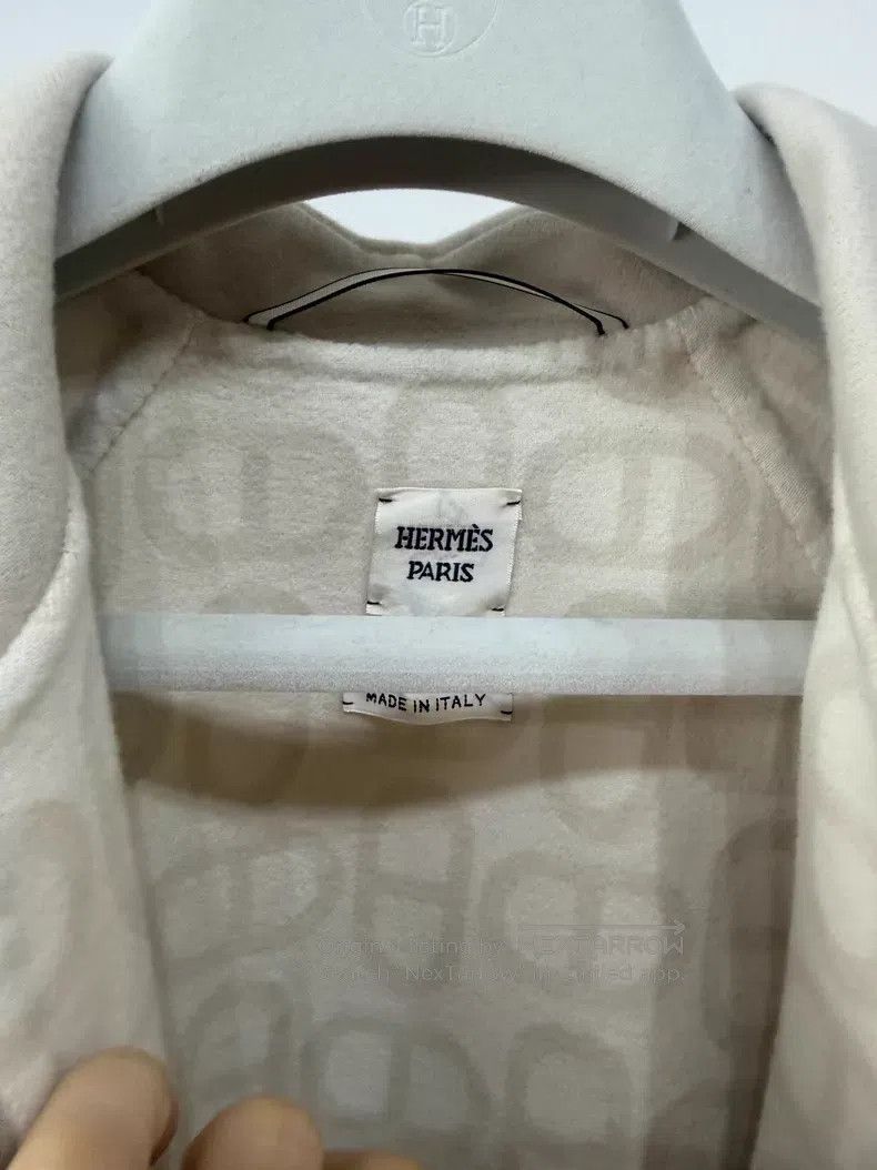Hermes Hermes Beige thin cashmere short jacket, zipper lining wit Size XXS / US 00 / IT 34 - 3 Thumbnail