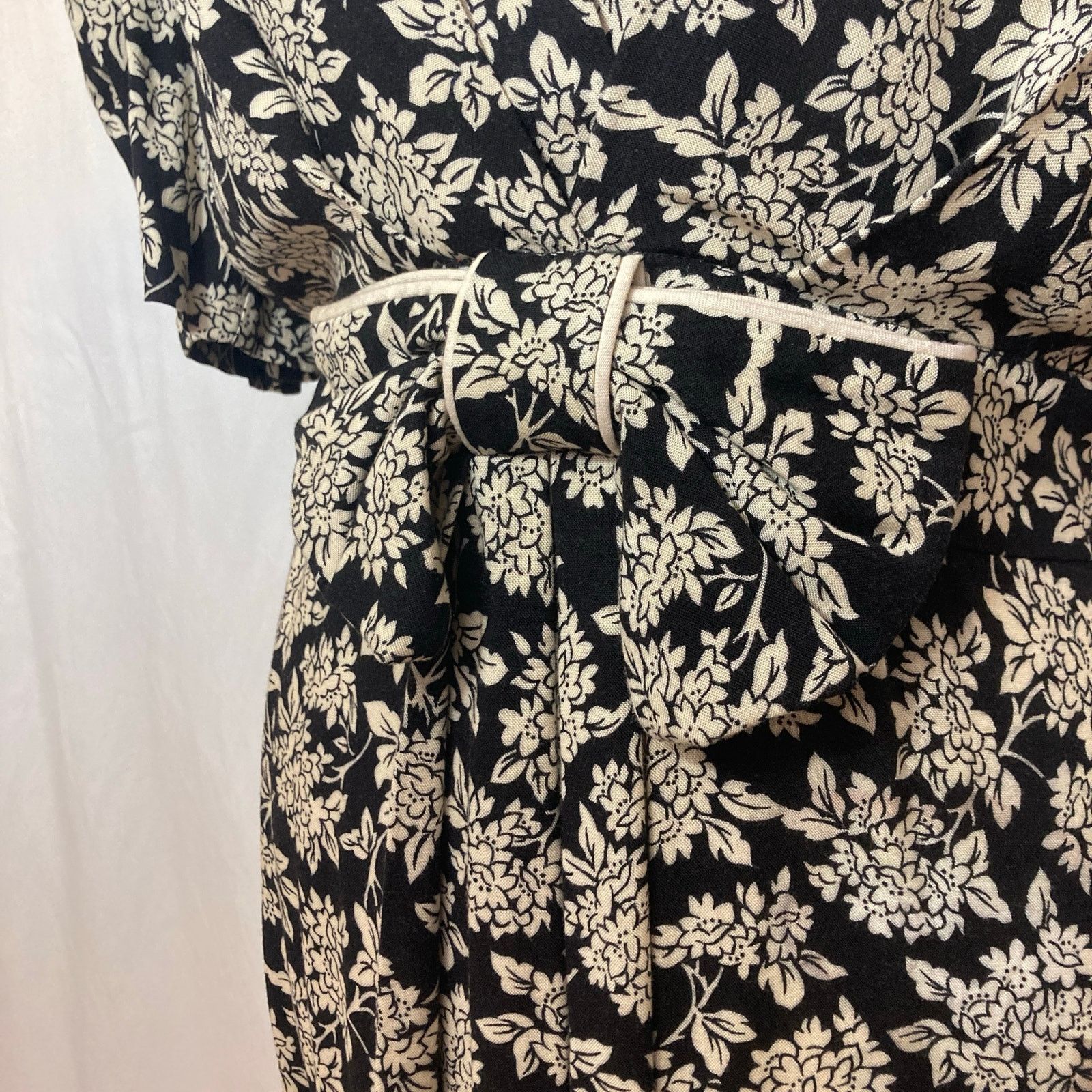 Other Jane Singer Black Ivory Floral Shoulder Pads Bow Midi Dress Size L / US 10 / IT 46 - 4 Thumbnail