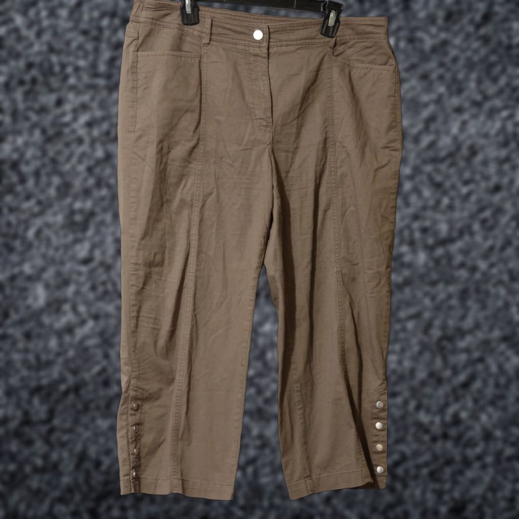 JM Collection JM Collection Capri Pants Stretch Pockets Brown Cuff Button Womens 14 Jeans Pants Capri Womens 14 Brown Pockets Stretch JM Collection Women Capris 14 Size 36" / US 14 / IT 50 - 1 Thumbnail
